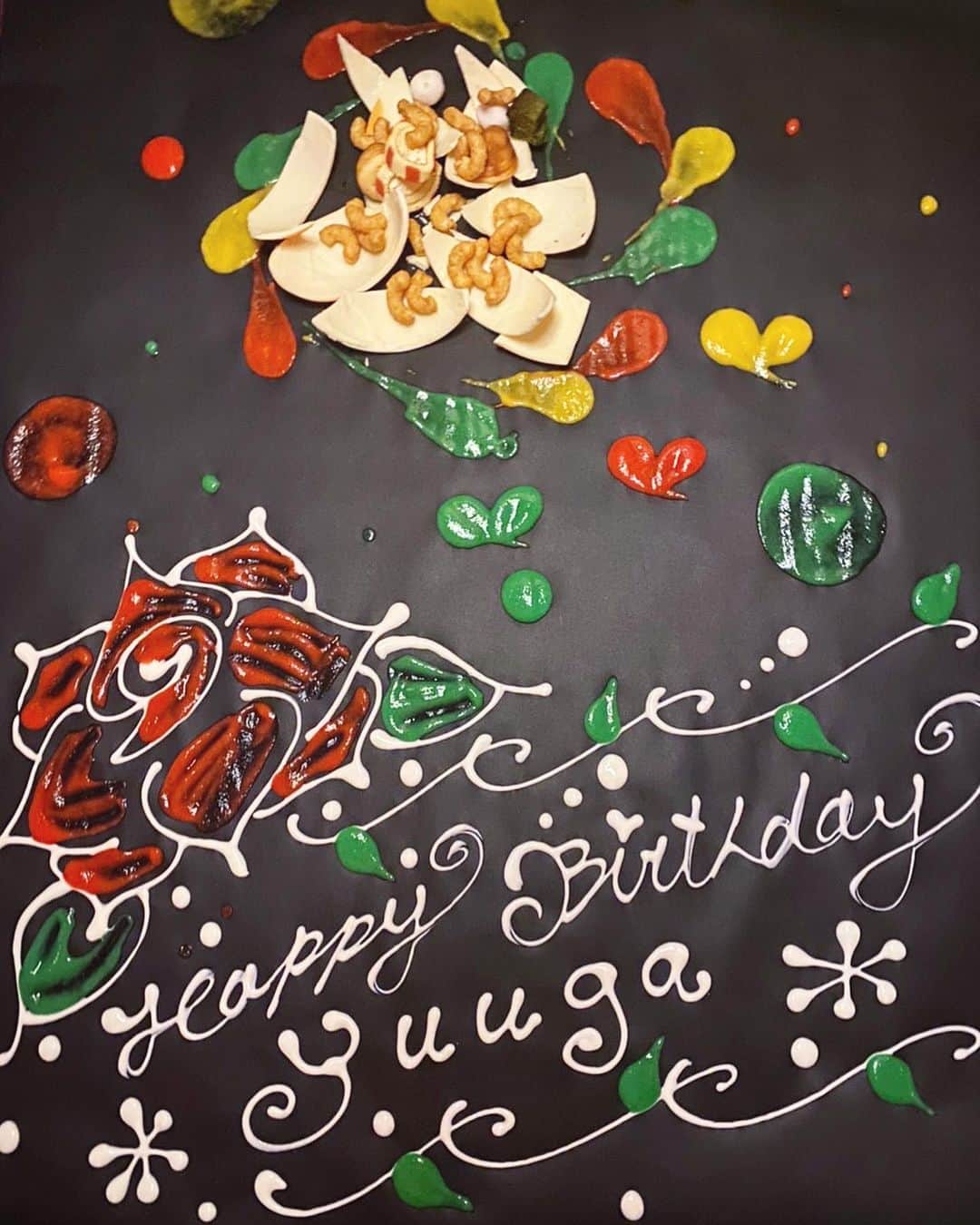 YUUGAさんのインスタグラム写真 - (YUUGAInstagram)「. . お祝いしてもらって、テーブルに書いてもらったデザート♥️ . . HappyBirthday Yuuga🌹やって☺️うれしっ . . #Birthday #🌹#tableart #art」10月26日 22時59分 - yuuga1024