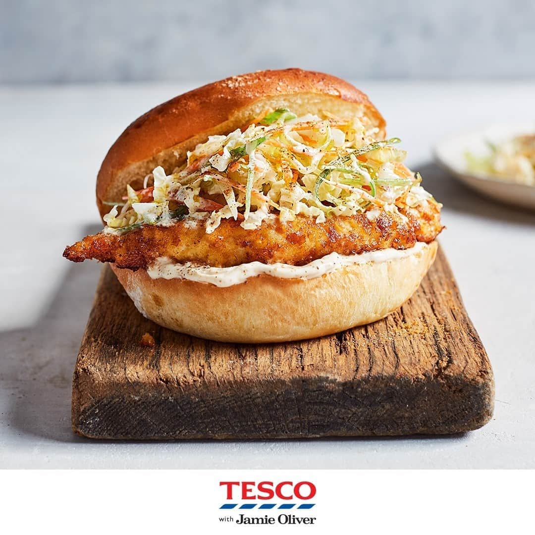 Tesco Food Officialさんのインスタグラム写真 - (Tesco Food OfficialInstagram)「Just imagine that crunch... @JamieOliver’s chicken katsu burger - possibly the perfect make-at-home takeaway.  #TescoAndJamie」10月26日 23時00分 - tescofood