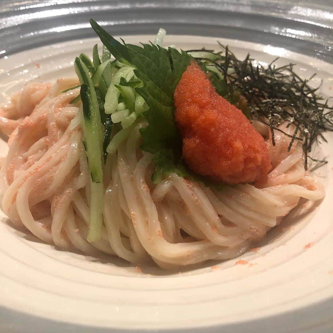 木下望のインスタグラム：「・ ・ うまそうすぎておこ。 渋谷のつるとんたん、冷たい細麺の茹で加減うますぎ🤷‍♀️ ・ ・ #つるとんたん #つるとんたん渋谷 #明太子のおうどん #めんたいこのおうどん #うどん #渋谷うどん #渋谷グルメ #のんちゃんうどん #毎日うどん 食べたいよな」