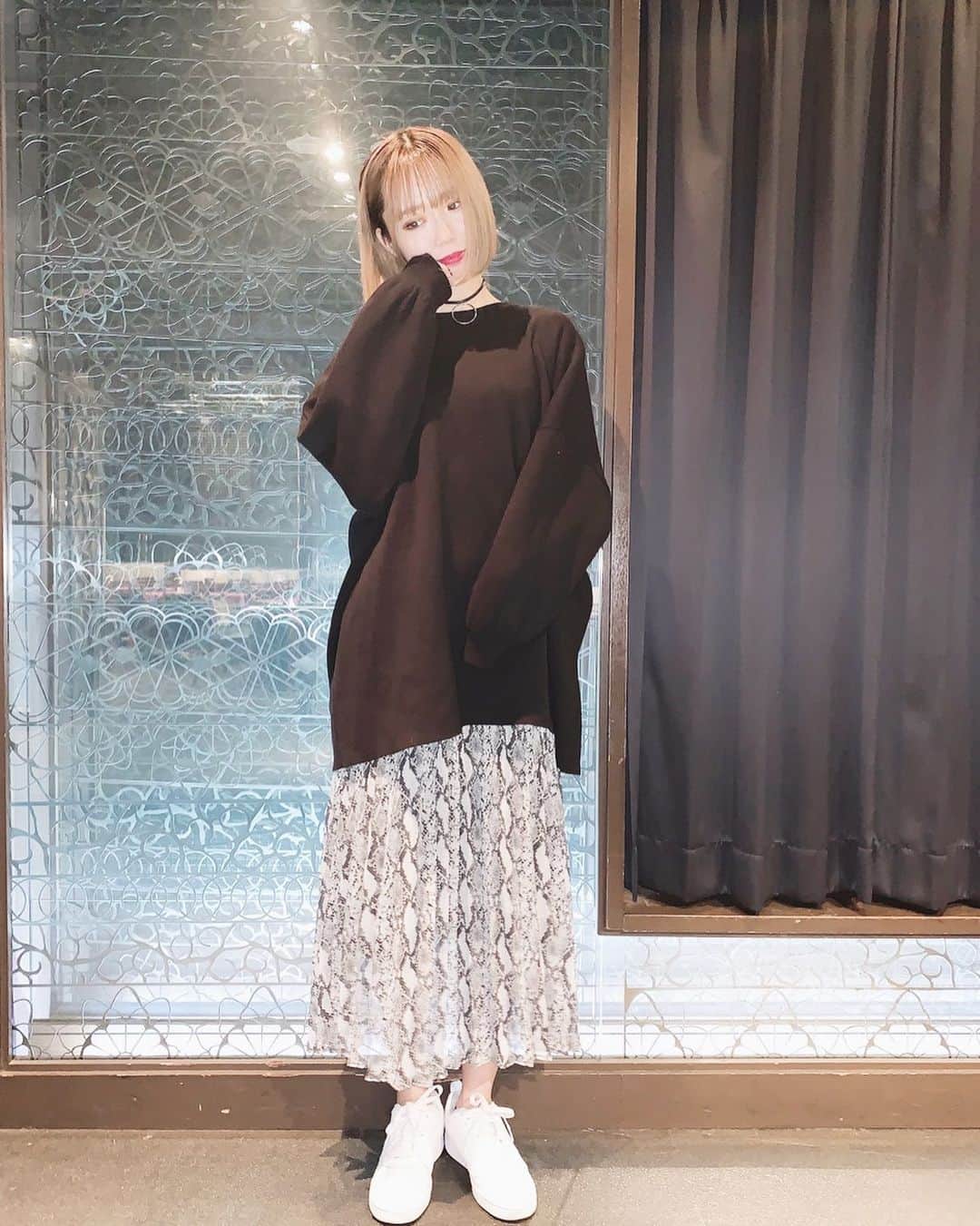 桑名利瑠のインスタグラム：「. . . 今日は、ゆる〜っと。 . . . #fashion #outfit #outfitoftheday #followｍe #l4l #followforfollowback #makeup #make #selfie #selca #today #instagood #instafashion #instalike #instapic #photooftheday #photo #code #ショートボブ #金髪 #azulbymoussy #nike #スニーカー #スニーカー女子 #ラフコーデ #ゆるコーデ」