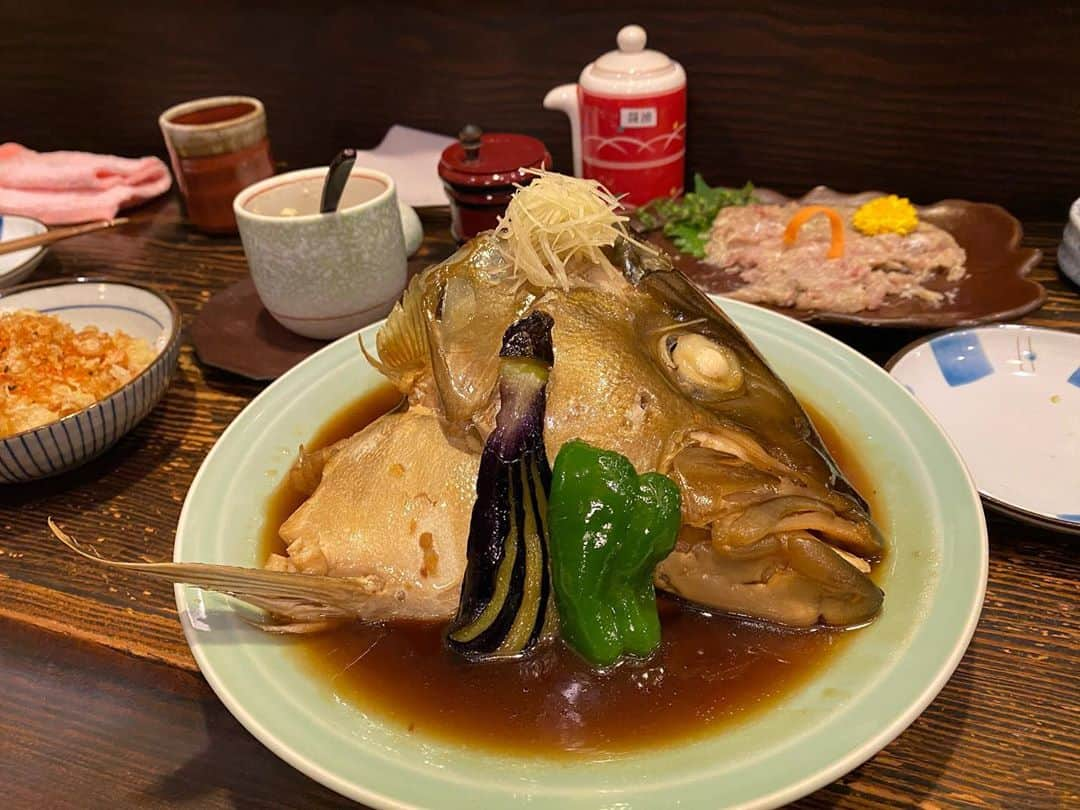 原あやのさんのインスタグラム写真 - (原あやのInstagram)「食欲の秋してますかあ ずっと食べたい食べたい言ってた魚（しかも超うま）が食べれて歓喜でした  #あら煮#食欲の秋#魚#奥に微笑む#なめろう#これが本物の#映え#japan#おいしいもの好きな人と繋がりたい#おいしいごはん#おいしい秋見つけた#飯テロ」10月26日 22時57分 - ayano_hara_69