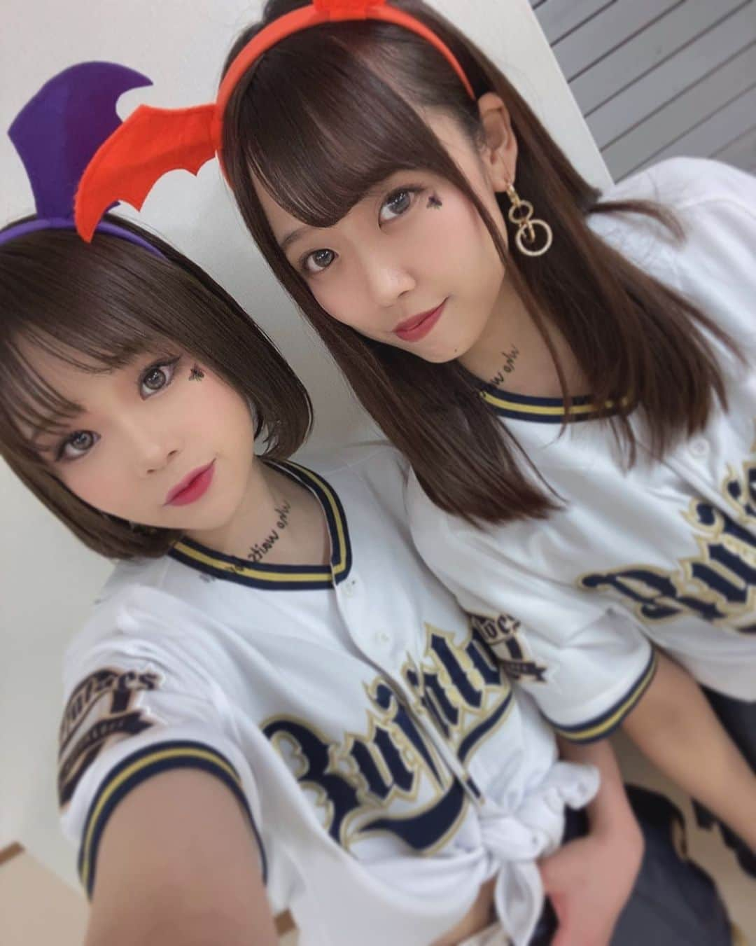 NATSUさんのインスタグラム写真 - (NATSUInstagram)「﻿ ﻿ ﻿ devils. 😈🖤﻿ ﻿ ﻿ ﻿ w/ ﻿ @reina_bsgirls_360  ﻿ ﻿ ﻿ ﻿ ﻿ 今日は﻿ プロ野球ドラフト会議 ﻿ supported by リポビタンDが﻿ ありましたね！﻿ ﻿ ﻿ ﻿ 皆様ご覧になられましたか？💭😌﻿ ﻿ ﻿ ﻿ ﻿ ﻿ 新しい選手の皆様の﻿ 活躍が楽しみですね！◎﻿ ﻿ ﻿ ﻿ ﻿ ﻿ 明日からはホームでの試合です🔥👐🏻﻿ ﻿ ﻿ ﻿ vs北海道日本ハムファイターズ﻿ ﻿ ﻿ 残り試合少なくなってきましたね😢😢﻿ ﻿ ﻿ １つでも多く勝ちましょう！！﻿ ﻿ ご声援宜しくお願いします！＾＾﻿ ﻿ ﻿ ﻿ では今日も1日お疲れ様でした🤲🏻👶🏻﻿ あったかくして寝て下さいね！！G.n﻿ ﻿ ﻿ ﻿ ﻿ ﻿ ﻿ #オリックス  #Bs2020  #BsGirls #baseball﻿ #プロ野球 #ORIX #野球　﻿ #natsu_bsgirls #instagram #instagood﻿ #follow #me #love ﻿ #instadaily #daily #instalike #photooftheday #picoftheday #fashion #selfie #ootd #ファッション#いいね #フォロー  #셀카 #셀스타그램 #데일리 #좋아요 #halloween #ハロウィン ﻿ ﻿」10月26日 23時02分 - natsu_bsgirls_358