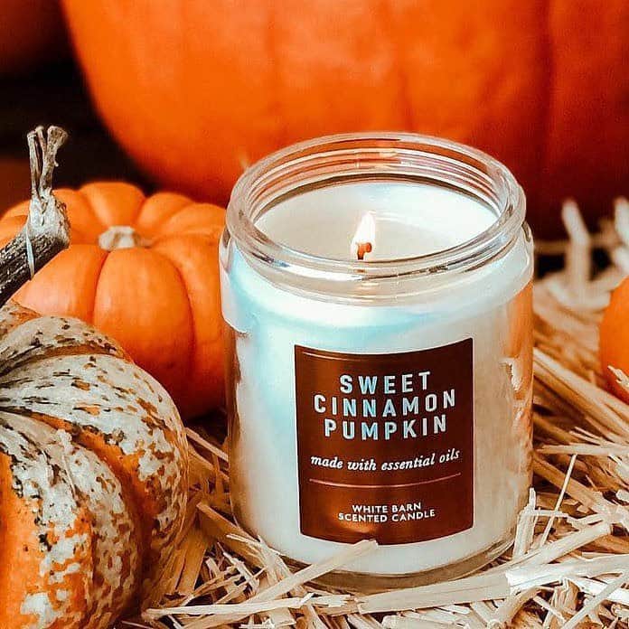 Bath & Body Worksさんのインスタグラム写真 - (Bath & Body WorksInstagram)「We're kicking off the most spooktacular week of the year with all of your 🧡 gourd-geous 🧡 pics in honor of #NationalPumpkinDay! 🎃」10月26日 23時03分 - bathandbodyworks