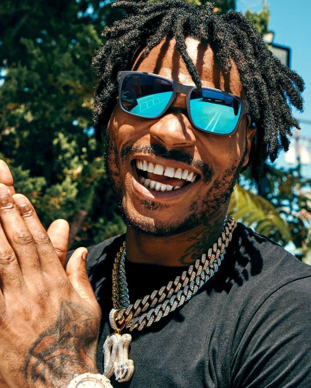 OAKLEYのインスタグラム：「Good vibes only.  @derwinjames ⚡️ #ForTheLoveOfSport」