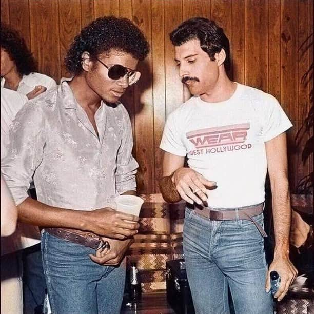 マイケル・ジャクソンさんのインスタグラム写真 - (マイケル・ジャクソンInstagram)「Today, we remember Freddie Mercury. Back in the ‘80s, he and Michael recorded “There Must Be More To Life Than This” but the duet wasn’t actually released until 2014. These two legends were trailblazers in the music industry.」11月25日 2時15分 - michaeljackson