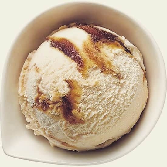 のインスタグラム：「黒蜜きなこアイス🤤  いつもご来店頂き、ありがとうございます😊  新しいメニューになってから、アイスに「黒蜜きなこアイス」が追加しました🎉  きなこ味のアイスに相性バツグンの黒蜜がミックスされたアイスです✨  ぜひご賞味ください🎵  #大阪 #堺市 #鳳 #鳳駅 #鳳駅前 #鳳駅前店 #弁慶 #弁慶鳳店 #居酒屋 #個室 #個室居酒屋 #炭火焼き #肉炉端 #肉 #ハッピーアワー #飲み放題 #プレミアムモルツ #こだわり酒場レモンサワー #肉串 #鉄串 #弁慶名物 #名物料理」
