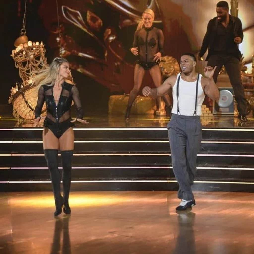 Nice Kicksさんのインスタグラム写真 - (Nice KicksInstagram)「Our guy @nelly finished third on #DWTS last night! 👏 He wore a custom AJ1 Low and a custom personal pair of AJ11 “Win Like 82” dancing shoes. 🔥」11月25日 2時27分 - nicekicks