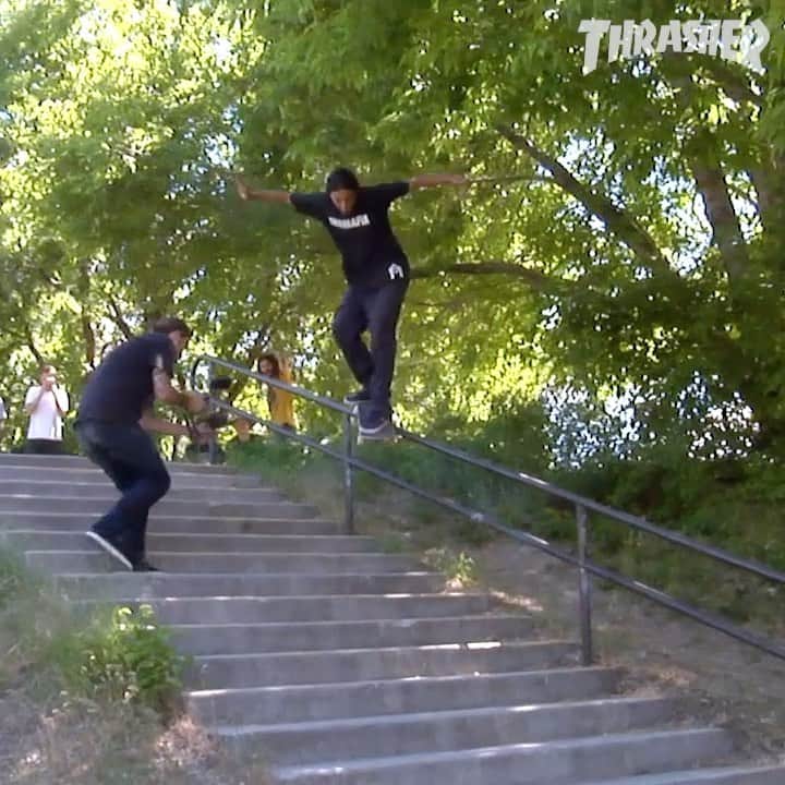 スラッシャーのインスタグラム：「👉🏾 @alexis_sm4l keeps hitting new levels 📈 📼 @sk8mafia full-length playing on the Thrasher app 📲」