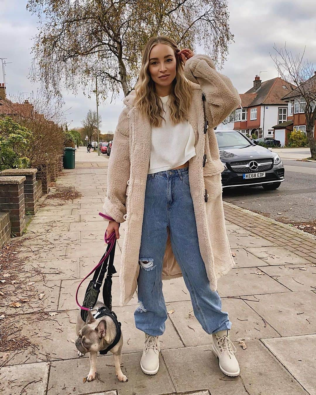 ローレン・ポープさんのインスタグラム写真 - (ローレン・ポープInstagram)「Been out for a walk now home having a bit of an outfit try on haul over on my stories 🤳🏽⠀ ⠀ This is Cookies first walk without the pram btw so we’re super happy, still using a sling but you know...Progress & puppy steps!! 🐶⠀ ⠀ Ad This full outfit is from @nastygal & all available in The BLACK FRIDAY SALE which is already in full swing with 60% off everything on site, this coat was right top of my wish list!  #SuperNasty #NastyGalsDoItBetter」11月25日 2時47分 - laurenpopey