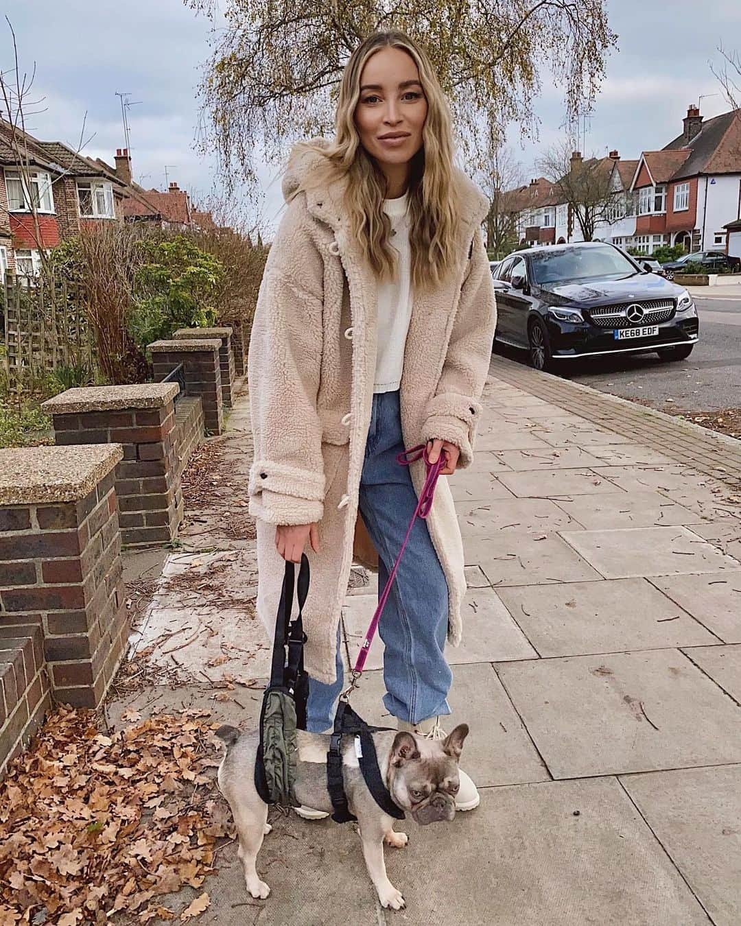 ローレン・ポープさんのインスタグラム写真 - (ローレン・ポープInstagram)「Been out for a walk now home having a bit of an outfit try on haul over on my stories 🤳🏽⠀ ⠀ This is Cookies first walk without the pram btw so we’re super happy, still using a sling but you know...Progress & puppy steps!! 🐶⠀ ⠀ Ad This full outfit is from @nastygal & all available in The BLACK FRIDAY SALE which is already in full swing with 60% off everything on site, this coat was right top of my wish list!  #SuperNasty #NastyGalsDoItBetter」11月25日 2時47分 - laurenpopey