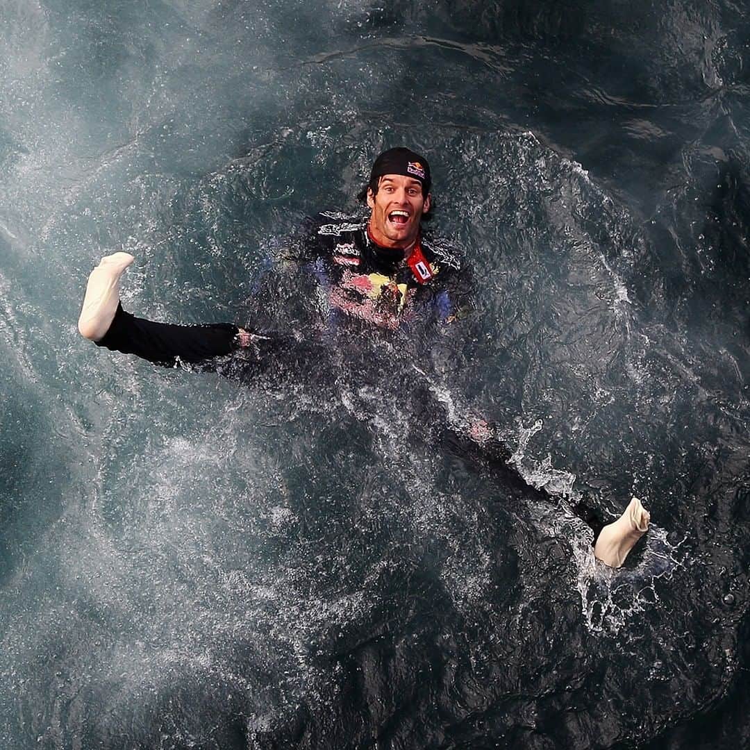 F1さんのインスタグラム写真 - (F1Instagram)「Mark Webber aka party animal 🥳 🕺  The legendary Australian retired from F1 on this day in 2013 💔  #F1 @aussiegrit」11月25日 2時45分 - f1