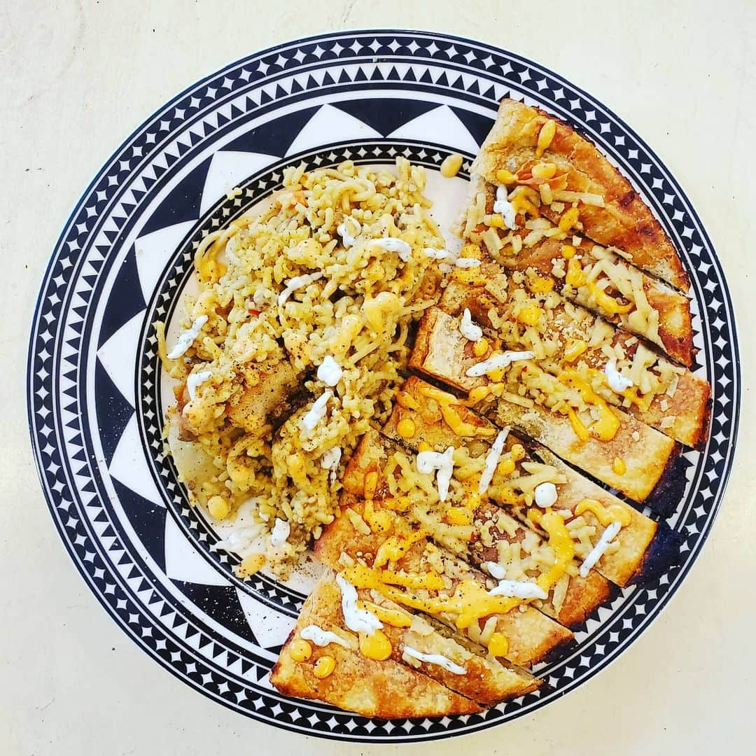 ガソリングラマーさんのインスタグラム写真 - (ガソリングラマーInstagram)「PLANT BASED CHEESE SPICY POTATO FLATBREAD + RICE POTATO PUMFU SAUSAGE #GASOLINEKITCHEN 🌶🥔🧀🧄🧅🌿 @bolani.co #slicypotato #flatbread  @rightrice garlic herb #rice Potatoes  @foodies @pumfu #pumfu #sausage  @veggiefam.la #ranch #zangy DIPPING SAUCE @miyokoscreamery #oatmilk pepper jack #cheese #vegancheese  @mountainroseherbs Black pepper kiawe smoked salt  #vegan #veganfood #whatveganseat #plantbased #vegetarian #VEGANGOOD #vegansofig #veganfoodie #foodie #plantbased #plantbasedfood #plantbasedfoodie @gasolineglamour #gasolineglamour  @gtfoitsvegan  #gtfoitsvegan #bolani  #veggiefam #rightrice  #foodies #MIYOKOSCREAMERY」11月25日 2時47分 - gasolineglamour