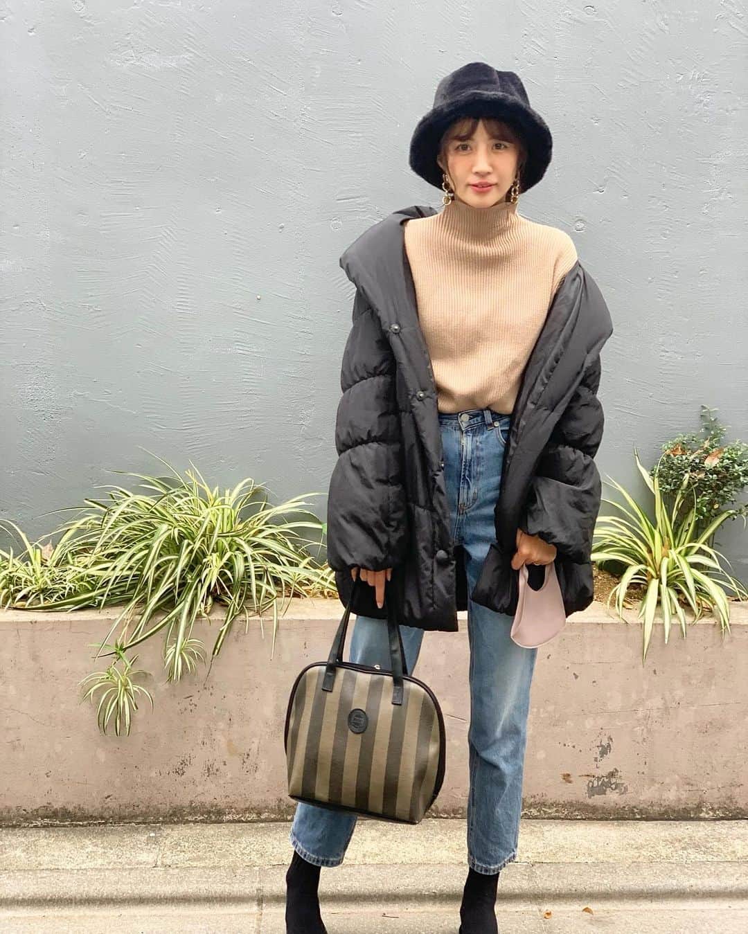 木本夕貴のインスタグラム：「📸by OKA  #fasionstyle #lfl #followｍe #japanese #style #life #autumn #instafashion #instagood #followalways #japanesegirl #tokyo #lifestyle #loveislove #me #ootdfashion #photoshoot #photo_jpn #u #vintage #winter」