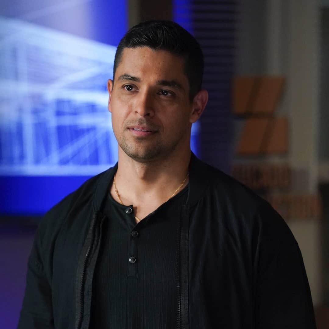 ウィルマー・バルデラマのインスタグラム：「To all of our #NCIS fans, couldn’t say it enough... thank you for making us the #1 scripted show on Television.  From the guy who even though is going into his 5th year with the show, will always be the NEW GUY, happy 18th season, and to all of you @ncis_cbs family, Happy 400th episode TONIGHT!  8pm on @cbstv」