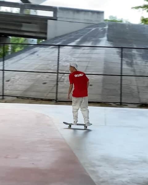 ジェイク・イラーディのインスタグラム：「Hyped on 1st @lot11skatepark #MiamiOpen」