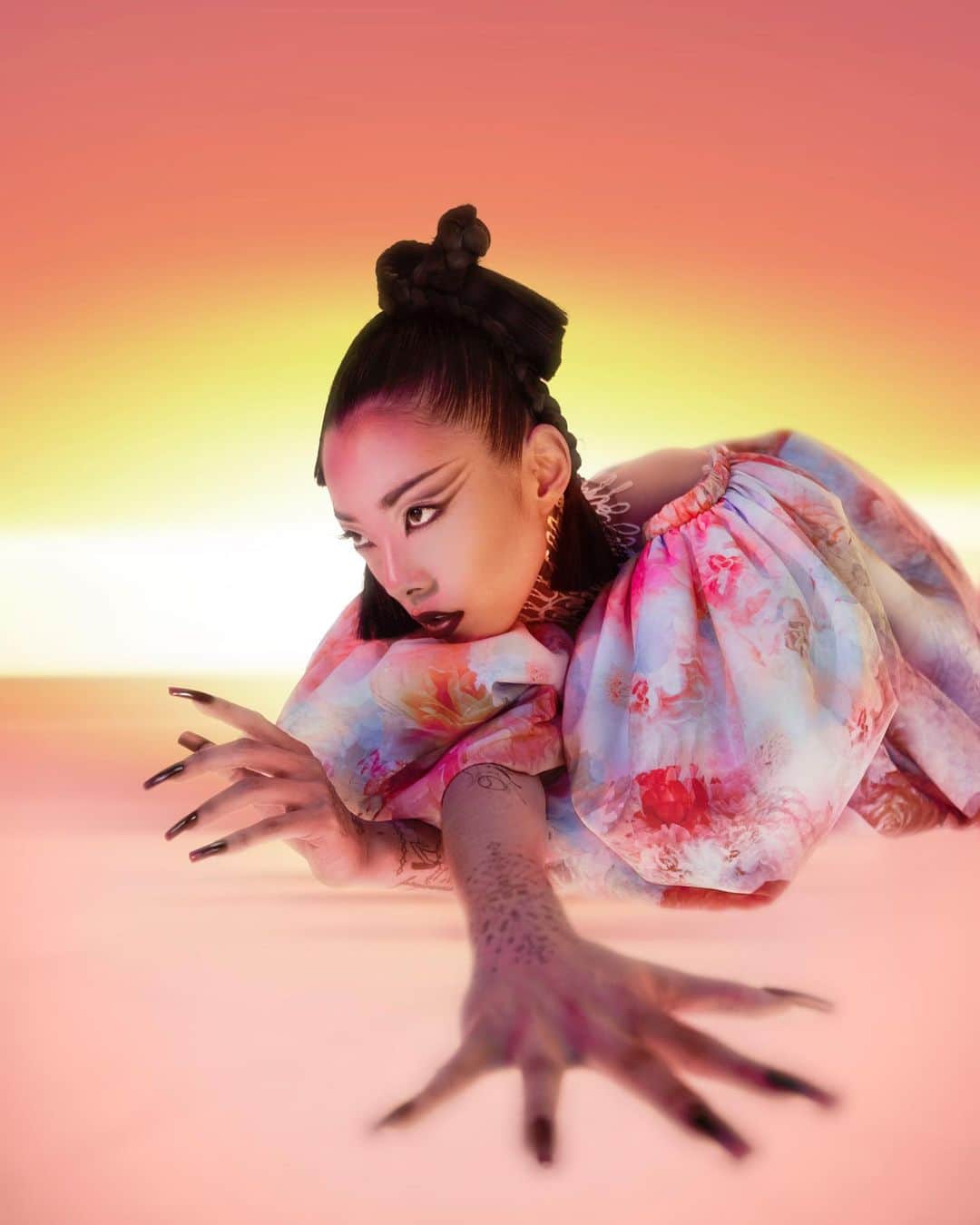 リナ・サワヤマのインスタグラム：「💗💗💗LUCID PREMIERE💗💗💗  worldwide premiere of my brand new single LUCID on @applemusic @zanelowe tomorrow 5PM GMT !!! #RinaLucid !!!!!!!!」