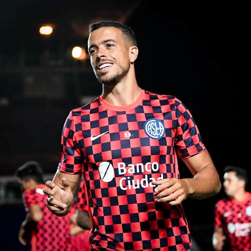 のインスタグラム：「🙏❤️⚽️💙🏁」