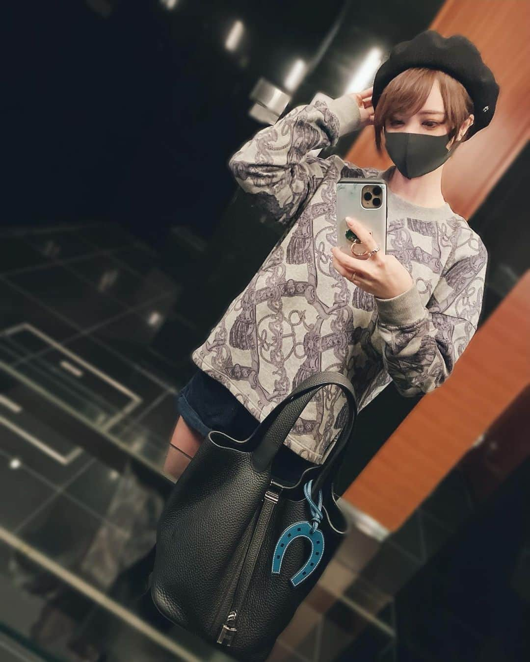 サキ吉さんのインスタグラム写真 - (サキ吉Instagram)「エルメスコーデ🙆‍♀️ プレタを買ったのは初めて🤭💋 ． #ootd #outfit  #秋冬コーデ #カジュアルコーデ #hermes  #hermès  #エルメス #エルメスプレタ #ピコタン #picotinlock  #エルメス好きな人と繋がりたい」11月24日 18時39分 - sakikichi1201