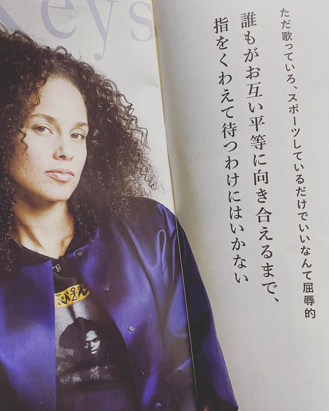 後藤正文のインスタグラム：「「ただ歌っていろ、スポーツしているだけでいいだなんて屈辱的。誰もがお互い平等に向き合えるまで、指をくわえて待つわけにはいかない」  Alicia Keys  BIG ISSUE vol.395より。  街で見かけたら買ってください。」