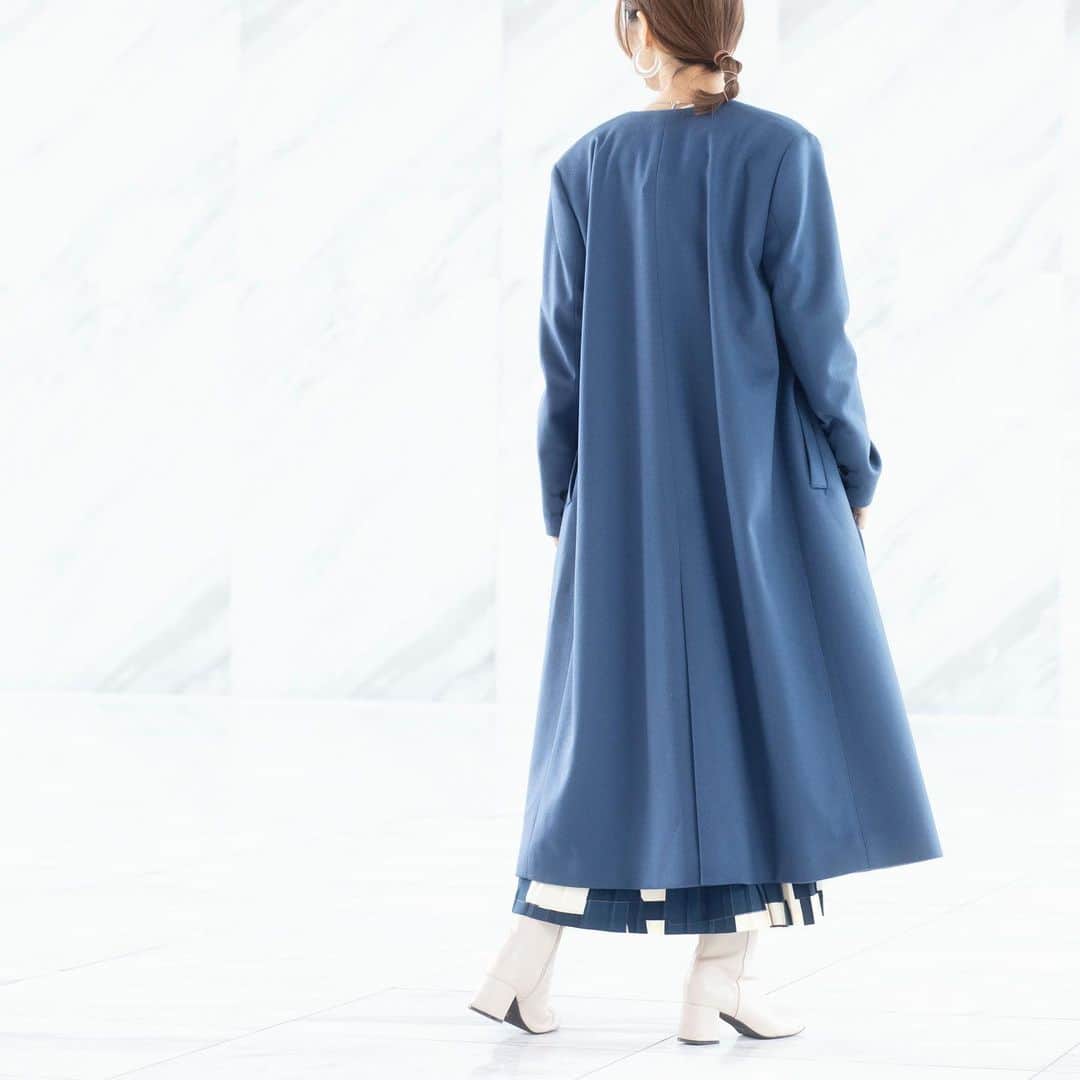 INDIVIのインスタグラム：「- pick up items -﻿ ﻿ ﻿ 気分を上げてくれるきれいな発色が特徴のロングコート。﻿ ノーカラーですっきりとシャープなシルエットですので、カラーコートでも合わせやすい1枚になっております。﻿ ﻿ ﻿ ✴︎coat.¥52,800(税込)﻿ ✴︎no.127-99050﻿ ﻿ ﻿ ✴︎skirt.¥19,250(税込)﻿ ✴︎no.127-79052﻿ ﻿ ﻿ #INDIVI﻿ #インディヴィ」