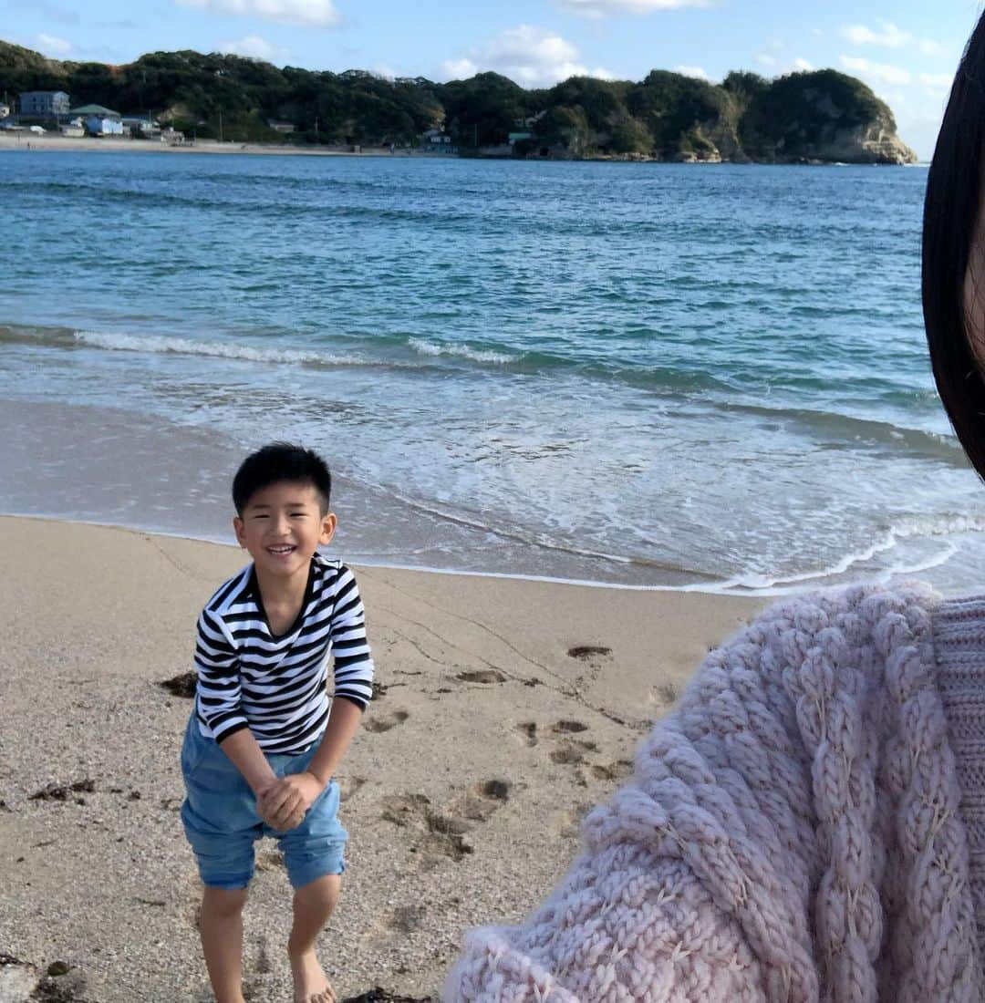 ナオさんのインスタグラム写真 - (ナオInstagram)「連休最終日は綺麗な海が見たい！ということで勝浦へ  人がいなかったのでプライベートビーチのよう😊  綺麗な海に癒された〜❤️  #勝浦 #ビーチ #デトックス #また行きたい」11月24日 19時25分 - nao_nao310