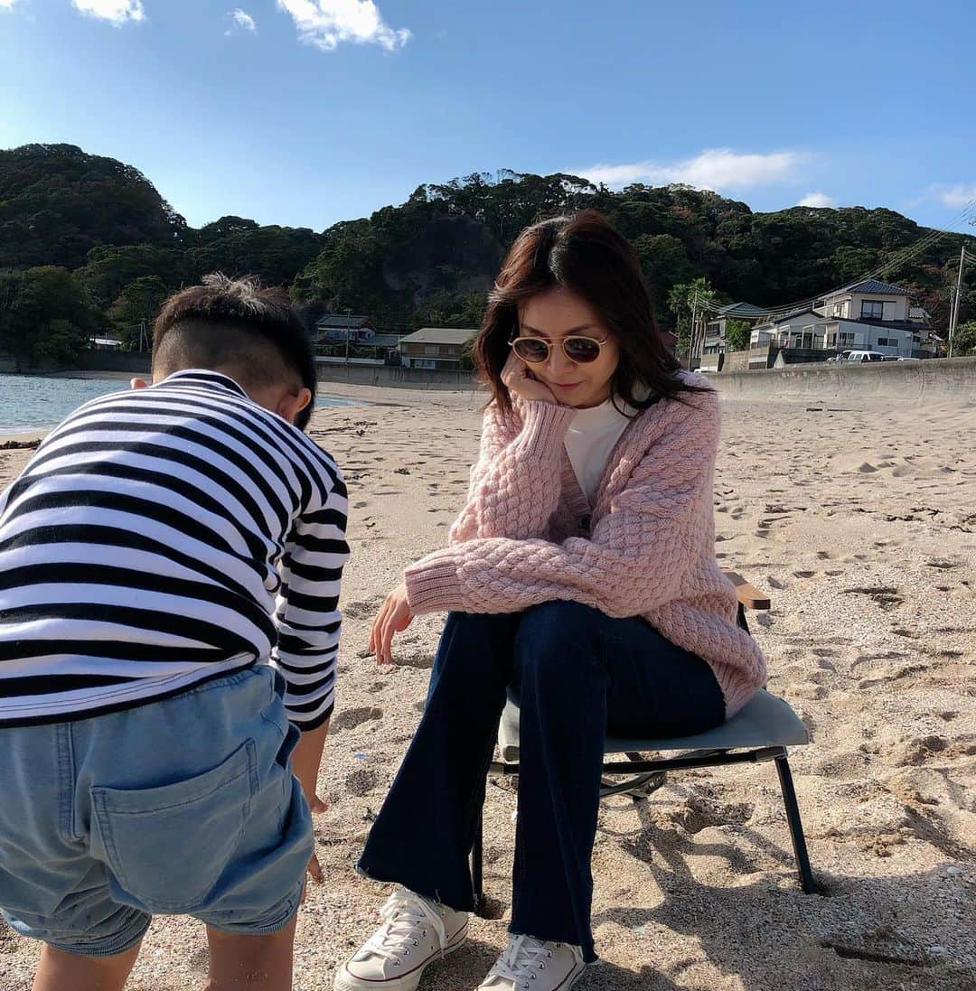 ナオさんのインスタグラム写真 - (ナオInstagram)「連休最終日は綺麗な海が見たい！ということで勝浦へ  人がいなかったのでプライベートビーチのよう😊  綺麗な海に癒された〜❤️  #勝浦 #ビーチ #デトックス #また行きたい」11月24日 19時25分 - nao_nao310