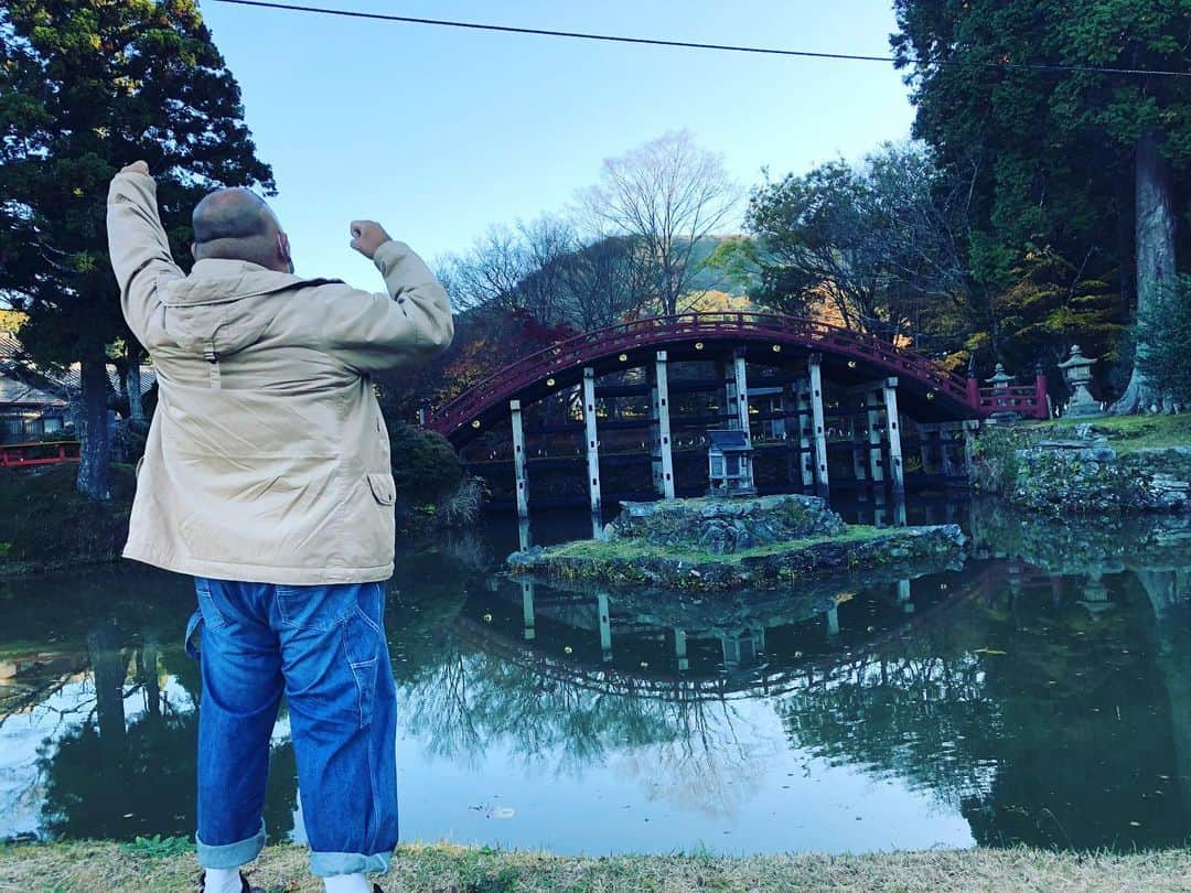 HIROさんのインスタグラム写真 - (HIROInstagram)「今日も和歌山県をロケ٩(๑❛ᴗ❛๑)۶ 和歌山良い場所・・あ❗️ハゲてる #やはりハゲてる #和歌山県  #テレビ和歌山 #わくわく編集部  #ロケハン #和歌山県イメージボーイ #安田大サーカス #hiro」11月24日 19時26分 - hiro19770420