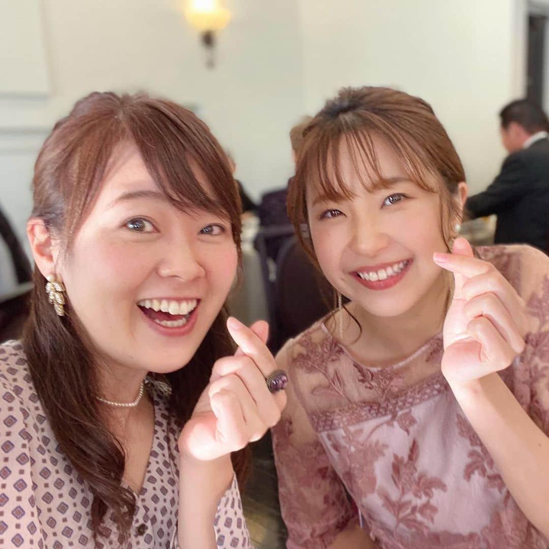 滝香織さんのインスタグラム写真 - (滝香織Instagram)「. . #❤️  #指ハート #ハート #heart #happy #love  #wedding #congratulations #愛媛 #アナウンサー #女子アナ   #河野未来 #滝香織」11月24日 19時37分 - kaorin_taki