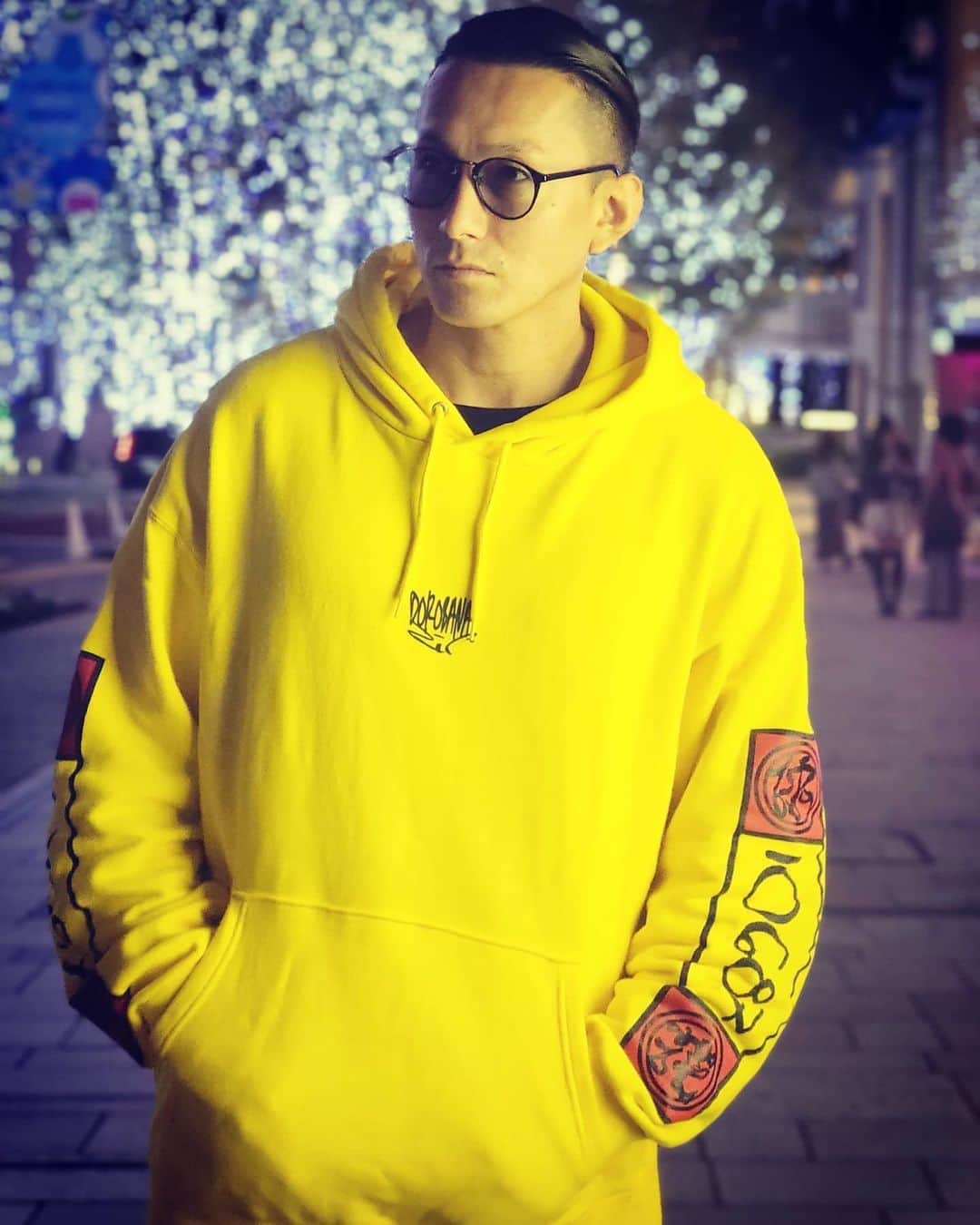 黒石高大のインスタグラム：「ちょーハードな日々が終わった メチャクチャ楽しい現場だったからクランクアップして寂しくてポカーンって感じになってる 久しぶりに街に出たらキラキラして綺麗 このパーカーちょーお気に入り でも目立って目立ってしょーがない(笑) @dorobana.inc #クランクアップ #寂しい」
