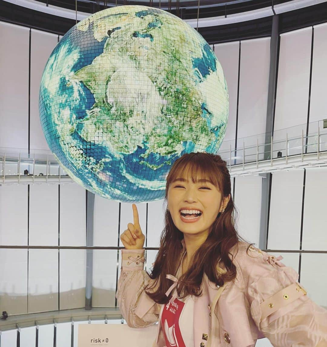 渋谷凪咲さんのインスタグラム写真 - (渋谷凪咲Instagram)「私が地球を回してるんや〜☺️🌎 . . って勘違いしちゃう場所🙏✨ . （これは絶対にしてはいけない勘違いです！地球はもちろん、今世で私が何かを回せる事なんてきっとありまへん！笑） . . #日本科学未来館 さん #収録の合間に見学させて頂きました！ #地球や未来は深いですね✨ #まだまだ見て居たかったなあ♪ #cdtv さん #NMB48 #恋なんかnothankyou  #sdgs 企画！ #ありがとうございました🌈」11月24日 19時34分 - nagisa_nikoniko