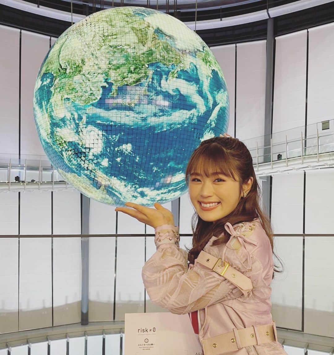 渋谷凪咲さんのインスタグラム写真 - (渋谷凪咲Instagram)「私が地球を回してるんや〜☺️🌎 . . って勘違いしちゃう場所🙏✨ . （これは絶対にしてはいけない勘違いです！地球はもちろん、今世で私が何かを回せる事なんてきっとありまへん！笑） . . #日本科学未来館 さん #収録の合間に見学させて頂きました！ #地球や未来は深いですね✨ #まだまだ見て居たかったなあ♪ #cdtv さん #NMB48 #恋なんかnothankyou  #sdgs 企画！ #ありがとうございました🌈」11月24日 19時34分 - nagisa_nikoniko
