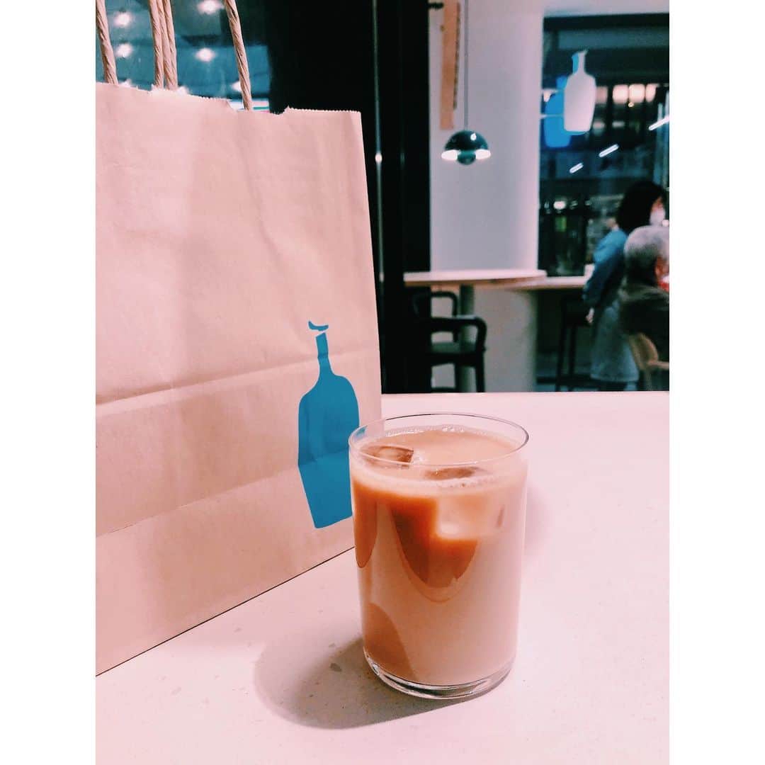 潘めぐみさんのインスタグラム写真 - (潘めぐみInstagram)「美味しいコーヒーを . 飲んだり . 差し入れたり . #bluebottlecoffee #coffee #decafe」11月24日 19時36分 - han_meg_han