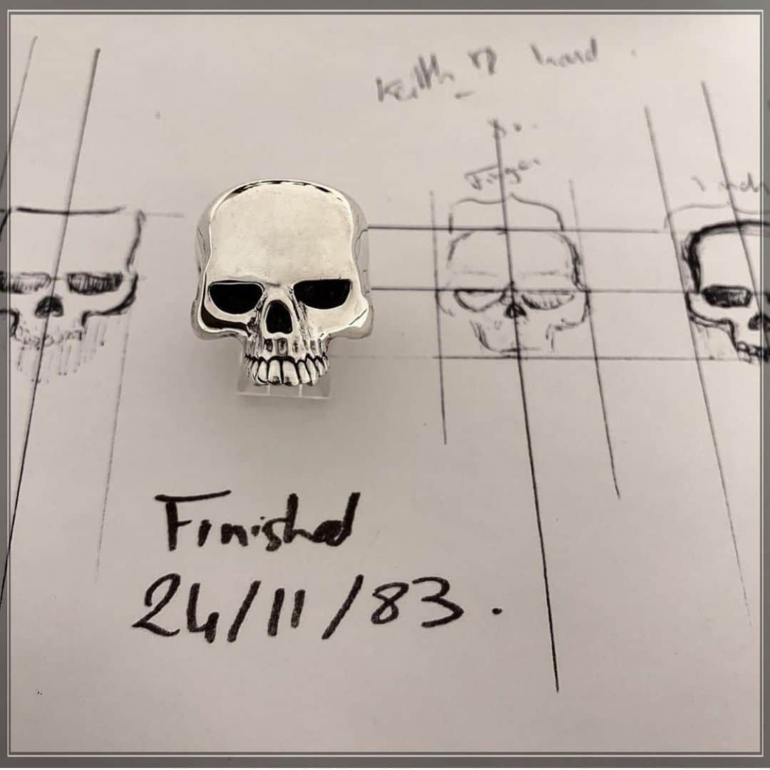 クレイジーピッグさんのインスタグラム写真 - (クレイジーピッグInstagram)「37 Years ago today Armand Serra created the Large Evil Skull Ring! One of our most iconic designs 👏💀👏 #skull #ring #design #handcarved #silver #gothic #halfjaw #rocknroll #heavymetal #iconic #skullring」11月24日 19時36分 - crazypigdesignslondon