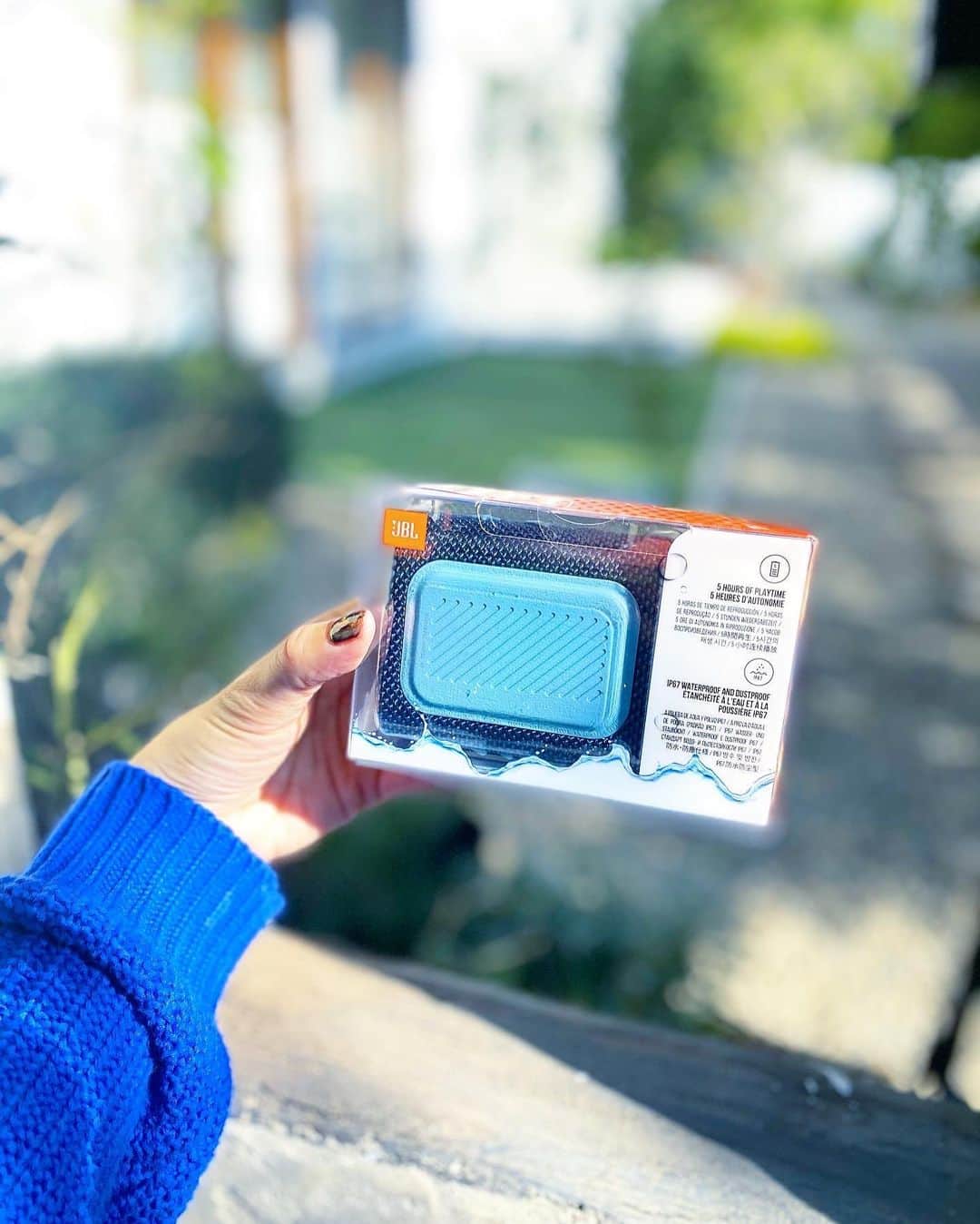 五位渕のぞみさんのインスタグラム写真 - (五位渕のぞみInstagram)「2020年11月13日発売✨ #JBL 「#GO3」getしたよー🥰❤️ @jbl_japan @jblaudio ㅤㅤㅤㅤㅤㅤㅤㅤㅤ 大人気の #ワイヤレススピーカー シリーズの 最新モデルは手のひらサイズのポータブルなの🙌 ㅤㅤㅤㅤㅤㅤㅤㅤㅤ デザインもオシャレでカラーバリエーションも なんと6色もあるのっ🌈 ㅤㅤㅤㅤㅤㅤㅤㅤㅤ 防水&コンパクト&スタイリッシュな  #スピーカー だよ😘💋 ㅤㅤㅤㅤㅤㅤㅤㅤㅤ ㅤㅤㅤㅤㅤㅤㅤㅤㅤ 💙JBL「GO3」💙 全6色　¥4,380 サイズ（幅✕高さ✕奥行)：87.5 x 75 x 41.3 mm 重量：約209g ※ピンク・ブルー・ブラック・レッド11/13発売。 ※ホワイト・オレンジ11/27発売予定。 https://jp.jbl.com/GO+3-.html ㅤㅤㅤㅤㅤㅤㅤㅤㅤ ㅤㅤㅤㅤㅤㅤㅤㅤㅤ  防滴防塵なので洗えちゃうのもすごい😵‼️ ㅤㅤㅤㅤㅤㅤㅤㅤㅤ ストラップ付きでとーっても軽いから、 持ち運びしやすいのもおすすめポイント🙆🏻‍♀️✨✨ ㅤㅤㅤㅤㅤㅤㅤㅤㅤ ㅤㅤㅤㅤㅤㅤㅤㅤㅤ ㅤㅤㅤㅤㅤㅤㅤㅤㅤ  ㅤㅤㅤㅤㅤㅤㅤㅤㅤ ㅤㅤㅤㅤㅤㅤㅤㅤㅤ ㅤㅤㅤㅤㅤㅤㅤㅤㅤ  ㅤㅤㅤㅤㅤㅤㅤㅤㅤ ㅤㅤㅤㅤㅤㅤㅤㅤㅤ ㅤㅤㅤㅤㅤㅤㅤㅤㅤ  ㅤㅤㅤㅤㅤㅤㅤㅤㅤ ㅤㅤㅤㅤㅤㅤㅤㅤㅤ ㅤㅤㅤㅤㅤㅤㅤㅤㅤ  #音でアゲてけ #Bluetoothスピーカー #jblgo3 #bluetoothspeaker #jblgo #instadaily #スピーカー #スピーカーのある生活 #ポータブルbluetoothスピーカー #bluetoothスピーカー #도쿄 #뷰스타그램  #셀스타그램 #일본 #tokyo #japan #모델 #패션스타그램 #데일리 #ootd #코디 #インフルエンサー #インスタグラマー #クリスマスプレゼント」11月24日 19時48分 - nonnon0319