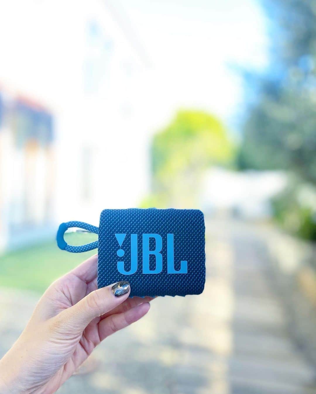 五位渕のぞみさんのインスタグラム写真 - (五位渕のぞみInstagram)「2020年11月13日発売✨ #JBL 「#GO3」getしたよー🥰❤️ @jbl_japan @jblaudio ㅤㅤㅤㅤㅤㅤㅤㅤㅤ 大人気の #ワイヤレススピーカー シリーズの 最新モデルは手のひらサイズのポータブルなの🙌 ㅤㅤㅤㅤㅤㅤㅤㅤㅤ デザインもオシャレでカラーバリエーションも なんと6色もあるのっ🌈 ㅤㅤㅤㅤㅤㅤㅤㅤㅤ 防水&コンパクト&スタイリッシュな  #スピーカー だよ😘💋 ㅤㅤㅤㅤㅤㅤㅤㅤㅤ ㅤㅤㅤㅤㅤㅤㅤㅤㅤ 💙JBL「GO3」💙 全6色　¥4,380 サイズ（幅✕高さ✕奥行)：87.5 x 75 x 41.3 mm 重量：約209g ※ピンク・ブルー・ブラック・レッド11/13発売。 ※ホワイト・オレンジ11/27発売予定。 https://jp.jbl.com/GO+3-.html ㅤㅤㅤㅤㅤㅤㅤㅤㅤ ㅤㅤㅤㅤㅤㅤㅤㅤㅤ  防滴防塵なので洗えちゃうのもすごい😵‼️ ㅤㅤㅤㅤㅤㅤㅤㅤㅤ ストラップ付きでとーっても軽いから、 持ち運びしやすいのもおすすめポイント🙆🏻‍♀️✨✨ ㅤㅤㅤㅤㅤㅤㅤㅤㅤ ㅤㅤㅤㅤㅤㅤㅤㅤㅤ ㅤㅤㅤㅤㅤㅤㅤㅤㅤ  ㅤㅤㅤㅤㅤㅤㅤㅤㅤ ㅤㅤㅤㅤㅤㅤㅤㅤㅤ ㅤㅤㅤㅤㅤㅤㅤㅤㅤ  ㅤㅤㅤㅤㅤㅤㅤㅤㅤ ㅤㅤㅤㅤㅤㅤㅤㅤㅤ ㅤㅤㅤㅤㅤㅤㅤㅤㅤ  ㅤㅤㅤㅤㅤㅤㅤㅤㅤ ㅤㅤㅤㅤㅤㅤㅤㅤㅤ ㅤㅤㅤㅤㅤㅤㅤㅤㅤ  #音でアゲてけ #Bluetoothスピーカー #jblgo3 #bluetoothspeaker #jblgo #instadaily #スピーカー #スピーカーのある生活 #ポータブルbluetoothスピーカー #bluetoothスピーカー #도쿄 #뷰스타그램  #셀스타그램 #일본 #tokyo #japan #모델 #패션스타그램 #데일리 #ootd #코디 #インフルエンサー #インスタグラマー #クリスマスプレゼント」11月24日 19時48分 - nonnon0319