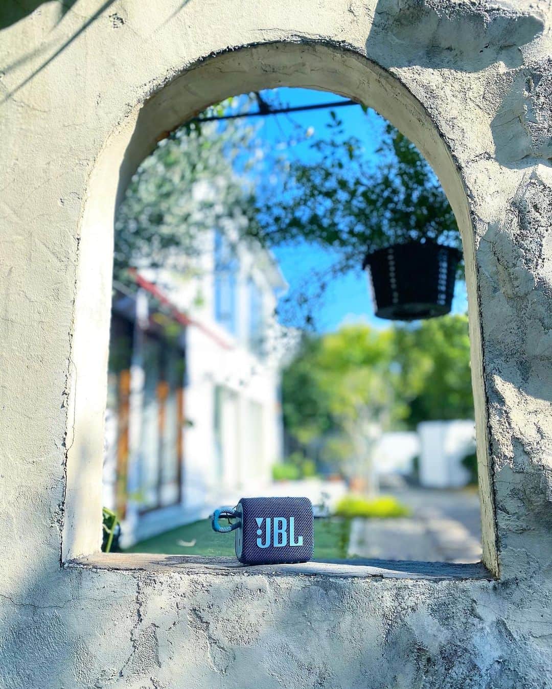 五位渕のぞみさんのインスタグラム写真 - (五位渕のぞみInstagram)「2020年11月13日発売✨ #JBL 「#GO3」getしたよー🥰❤️ @jbl_japan @jblaudio ㅤㅤㅤㅤㅤㅤㅤㅤㅤ 大人気の #ワイヤレススピーカー シリーズの 最新モデルは手のひらサイズのポータブルなの🙌 ㅤㅤㅤㅤㅤㅤㅤㅤㅤ デザインもオシャレでカラーバリエーションも なんと6色もあるのっ🌈 ㅤㅤㅤㅤㅤㅤㅤㅤㅤ 防水&コンパクト&スタイリッシュな  #スピーカー だよ😘💋 ㅤㅤㅤㅤㅤㅤㅤㅤㅤ ㅤㅤㅤㅤㅤㅤㅤㅤㅤ 💙JBL「GO3」💙 全6色　¥4,380 サイズ（幅✕高さ✕奥行)：87.5 x 75 x 41.3 mm 重量：約209g ※ピンク・ブルー・ブラック・レッド11/13発売。 ※ホワイト・オレンジ11/27発売予定。 https://jp.jbl.com/GO+3-.html ㅤㅤㅤㅤㅤㅤㅤㅤㅤ ㅤㅤㅤㅤㅤㅤㅤㅤㅤ  防滴防塵なので洗えちゃうのもすごい😵‼️ ㅤㅤㅤㅤㅤㅤㅤㅤㅤ ストラップ付きでとーっても軽いから、 持ち運びしやすいのもおすすめポイント🙆🏻‍♀️✨✨ ㅤㅤㅤㅤㅤㅤㅤㅤㅤ ㅤㅤㅤㅤㅤㅤㅤㅤㅤ ㅤㅤㅤㅤㅤㅤㅤㅤㅤ  ㅤㅤㅤㅤㅤㅤㅤㅤㅤ ㅤㅤㅤㅤㅤㅤㅤㅤㅤ ㅤㅤㅤㅤㅤㅤㅤㅤㅤ  ㅤㅤㅤㅤㅤㅤㅤㅤㅤ ㅤㅤㅤㅤㅤㅤㅤㅤㅤ ㅤㅤㅤㅤㅤㅤㅤㅤㅤ  ㅤㅤㅤㅤㅤㅤㅤㅤㅤ ㅤㅤㅤㅤㅤㅤㅤㅤㅤ ㅤㅤㅤㅤㅤㅤㅤㅤㅤ  #音でアゲてけ #Bluetoothスピーカー #jblgo3 #bluetoothspeaker #jblgo #instadaily #スピーカー #スピーカーのある生活 #ポータブルbluetoothスピーカー #bluetoothスピーカー #도쿄 #뷰스타그램  #셀스타그램 #일본 #tokyo #japan #모델 #패션스타그램 #데일리 #ootd #코디 #インフルエンサー #インスタグラマー #クリスマスプレゼント」11月24日 19時48分 - nonnon0319