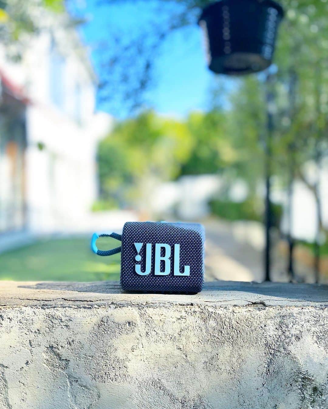 五位渕のぞみさんのインスタグラム写真 - (五位渕のぞみInstagram)「2020年11月13日発売✨ #JBL 「#GO3」getしたよー🥰❤️ @jbl_japan @jblaudio ㅤㅤㅤㅤㅤㅤㅤㅤㅤ 大人気の #ワイヤレススピーカー シリーズの 最新モデルは手のひらサイズのポータブルなの🙌 ㅤㅤㅤㅤㅤㅤㅤㅤㅤ デザインもオシャレでカラーバリエーションも なんと6色もあるのっ🌈 ㅤㅤㅤㅤㅤㅤㅤㅤㅤ 防水&コンパクト&スタイリッシュな  #スピーカー だよ😘💋 ㅤㅤㅤㅤㅤㅤㅤㅤㅤ ㅤㅤㅤㅤㅤㅤㅤㅤㅤ 💙JBL「GO3」💙 全6色　¥4,380 サイズ（幅✕高さ✕奥行)：87.5 x 75 x 41.3 mm 重量：約209g ※ピンク・ブルー・ブラック・レッド11/13発売。 ※ホワイト・オレンジ11/27発売予定。 https://jp.jbl.com/GO+3-.html ㅤㅤㅤㅤㅤㅤㅤㅤㅤ ㅤㅤㅤㅤㅤㅤㅤㅤㅤ  防滴防塵なので洗えちゃうのもすごい😵‼️ ㅤㅤㅤㅤㅤㅤㅤㅤㅤ ストラップ付きでとーっても軽いから、 持ち運びしやすいのもおすすめポイント🙆🏻‍♀️✨✨ ㅤㅤㅤㅤㅤㅤㅤㅤㅤ ㅤㅤㅤㅤㅤㅤㅤㅤㅤ ㅤㅤㅤㅤㅤㅤㅤㅤㅤ  ㅤㅤㅤㅤㅤㅤㅤㅤㅤ ㅤㅤㅤㅤㅤㅤㅤㅤㅤ ㅤㅤㅤㅤㅤㅤㅤㅤㅤ  ㅤㅤㅤㅤㅤㅤㅤㅤㅤ ㅤㅤㅤㅤㅤㅤㅤㅤㅤ ㅤㅤㅤㅤㅤㅤㅤㅤㅤ  ㅤㅤㅤㅤㅤㅤㅤㅤㅤ ㅤㅤㅤㅤㅤㅤㅤㅤㅤ ㅤㅤㅤㅤㅤㅤㅤㅤㅤ  #音でアゲてけ #Bluetoothスピーカー #jblgo3 #bluetoothspeaker #jblgo #instadaily #スピーカー #スピーカーのある生活 #ポータブルbluetoothスピーカー #bluetoothスピーカー #도쿄 #뷰스타그램  #셀스타그램 #일본 #tokyo #japan #모델 #패션스타그램 #데일리 #ootd #코디 #インフルエンサー #インスタグラマー #クリスマスプレゼント」11月24日 19時48分 - nonnon0319