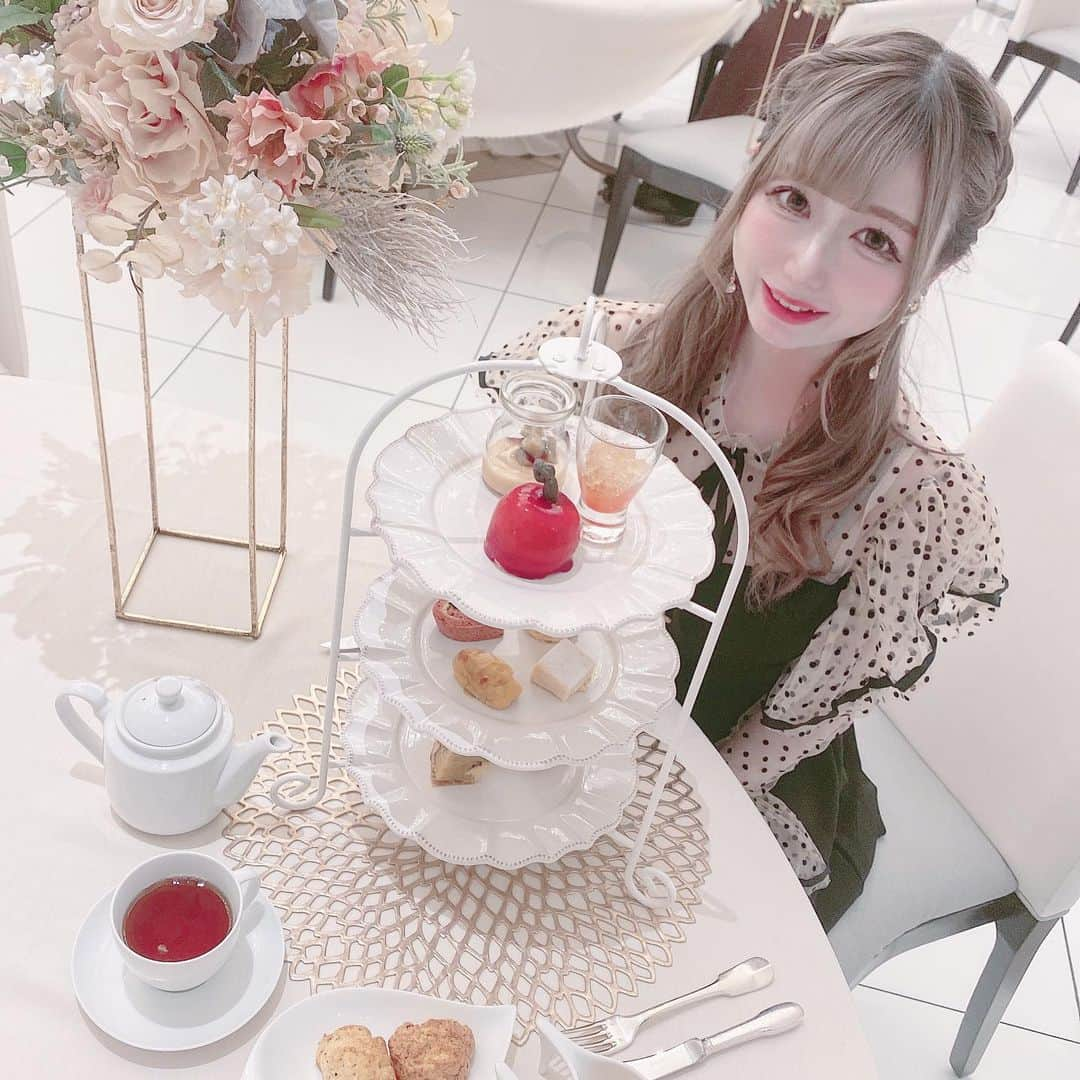 あいにゃんさんのインスタグラム写真 - (あいにゃんInstagram)「秋のアフタヌーンティー(ᐡ⸝⸝- ̫ -⸝⸝ᐡ) さすが結婚式場なだけあって全部美味しかった💕 スペシャルデザートまであった😳✨ * * #セントラファエロチャペル銀座 #ラファエロカフェ #チャペル #式場 #ginza #afternoontea #銀座カフェ #銀座 #アフタヌーンティー #アフタヌーンティー巡り #スイーツ女子 #自撮り女子 #被写体 #メイド #コンカフェ #コンカフェ店員 #アイドル #地雷メイク #ヘアアレンジ #韓国ファッション #美男美女と繋がりたい#japanesegirl #maid #followforfollowback #いいね返し #フォローミー」11月24日 19時49分 - ainyan0310