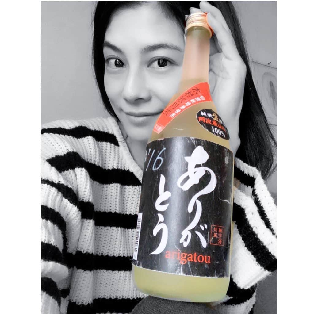 七瀬遥のインスタグラム：「みんな♡ いつも『ありがとう❤️』  こちらは、頂いた日本酒🍶💕  とってもエネルギーが高いようです✨✨ 一度にたくさんは飲めないので 少しずつ大事に飲ませて頂きます😘 ✨感謝🙏✨  #ありがとう#感謝#日本酒#美味しい#drink #delicious#good#friend#happy#love#happiness#good#smile#tokyo#japan」