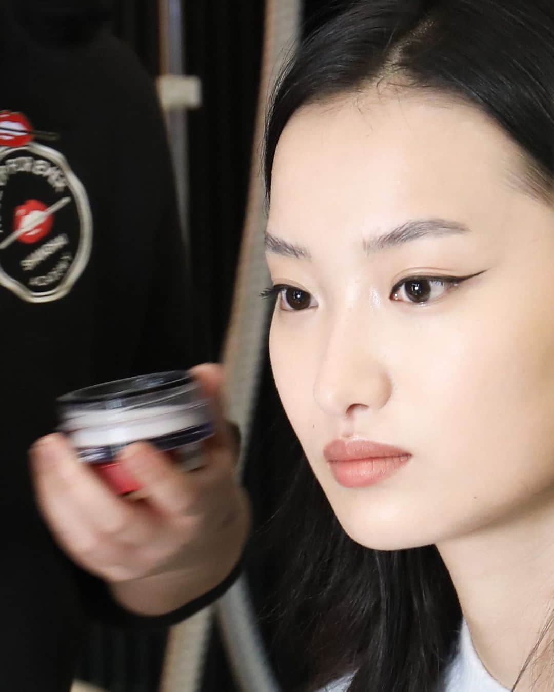 MAKE UP FOR EVER OFFICIALさんのインスタグラム写真 - (MAKE UP FOR EVER OFFICIALInstagram)「HOT FROM THE ACADEMY! – Lanvin SS21 Backstage⁣ ⁣ Our students from @makeupforeveracademy in Shanghai took over @lanvinofficial SS21 show in Shanghai and created sleek looks for the runway!⁣ _⁣ ⁣ #LanvinYUGARDEN⁣ #Shanghaifashionweek⁣ #makeupforeveracademy⁣ #makeupforever」11月24日 20時02分 - makeupforever