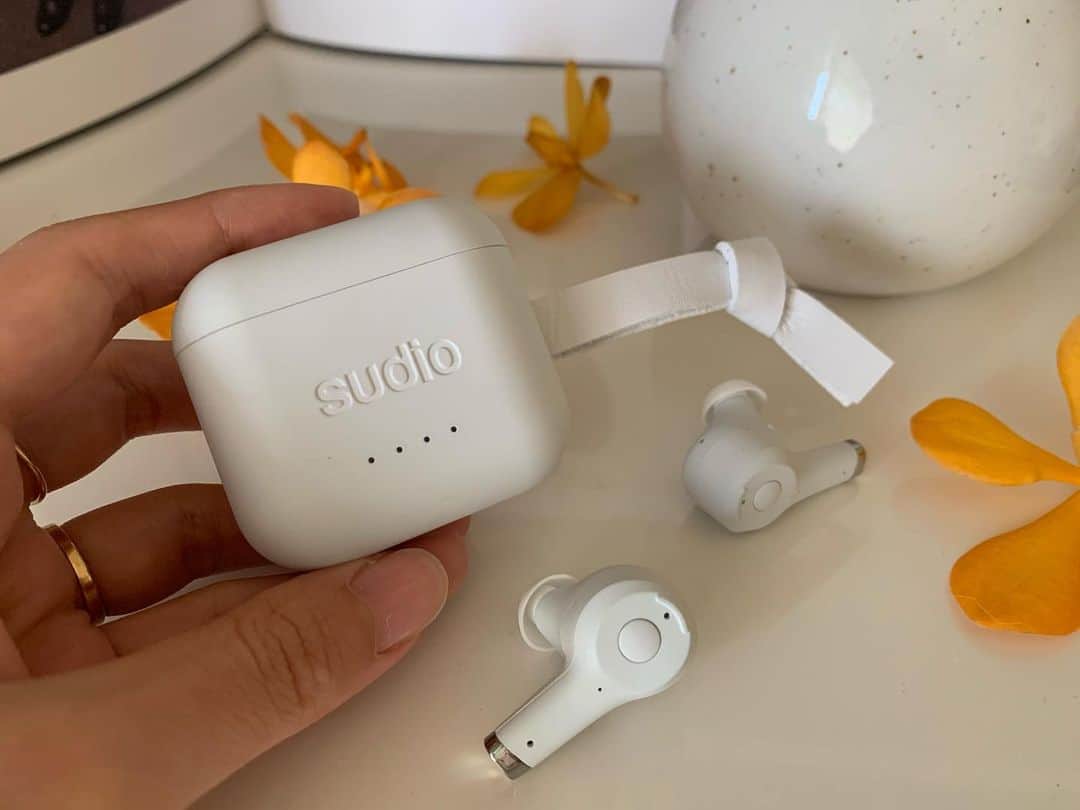 my9mj8のインスタグラム：「﻿ 　﻿ thank you!! @sudio  ﻿ ﻿ Ett(エット) ﻿ ノイズキャンセリングで音質も良いです！﻿ 大活躍してます🥺﻿ ﻿ ﻿ キャンペーンコード→「 mj8 」 ﻿ 有効期限：2021/1/31まで 🧸﻿ ﻿ ﻿ 🖤🖤🖤🖤🖤﻿ ﻿ Black Friday特別キャンペーン開催中！﻿ 11月23日から11月30日までサイト内25％OFF、クーポン使用で最大35%OFFに。﻿ 更に期間限定でギフト包装もプレゼント中。﻿ 全国配送料無料 + Sudio Sphereご登録で3年間の製品保証をお届け。﻿ ﻿ キャンペーンコードでとってもお得に！🎁﻿ ﻿ ﻿ #sudio #sudiomoments #sudiojp #shapingsound﻿ #pr」