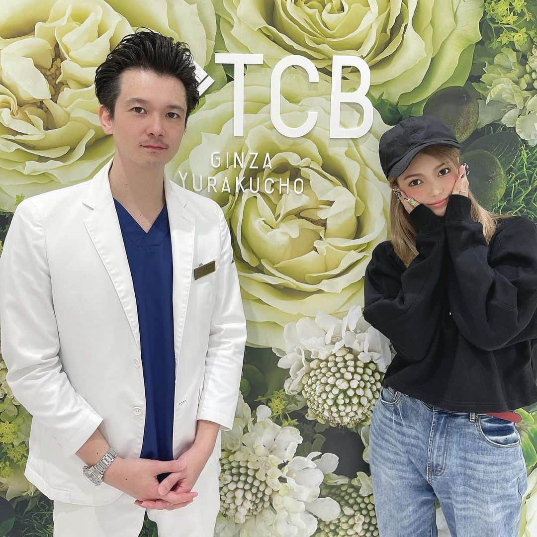 のインスタグラム：「： 東京中央美容外科銀座有楽町院（@tcb_ginzayurakucho）で ずっと悩んでた二重幅を広くするために、TCB式1dayクイックアイをしてきました🥰🐛 いつもテープしてて、肌が荒れてしまったり、 テープ毎日やってると瞼が伸びるらしい(；´Д｀) 怖い怖い🥺🥺🥺 #橋本祥平 先生（@tcb.hashimoto）にたくさん相談して、 すっぴんでいることが多いので 【すっぴんでも自然な二重幅】 ってオーダーさせていただきました🥰❤ ことごとく、麻酔が効かなかったけど、 追加してもらって我慢出来るぐらいの痛みでクリア🥺！ 施術も30分ぐらいでめちゃくちゃ早かったけど、 終わってすぐ見ても全然腫れてないし ものすごい満足🐛💓 1ヶ月ぐらいでできあがるみたいなんだけど 完成がすごく楽しみです☀️ ： #二重整形ならtcb東京中央美容外科 #美容整形ならtcb東京中央美容外科 #東京中央美容外科 #美容外科 #東京中央美容外科銀座有楽町院 #銀座有楽町 #美容整形 #二重整形 #二重埋没法 #tcb式1dayクイックアイ #pr」