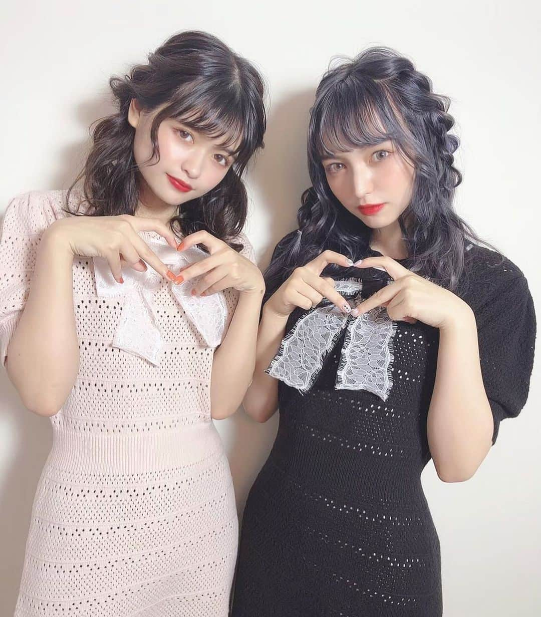 LARMEさんのインスタグラム写真 - (LARMEInstagram)「⌇ 𝐋𝐀𝐑𝐌𝐄 𝟎𝟒𝟔 𝑜𝑓𝑓 𝑠ℎ𝑜𝑡 📷♡﻿﻿﻿﻿﻿﻿﻿﻿﻿﻿﻿﻿﻿ ﻿﻿﻿﻿﻿﻿﻿﻿﻿﻿﻿﻿﻿ ひなちゃん&来夢ちゃん2ショット🐈‍⬛🤍﻿ ﻿﻿﻿ お揃いワンピースは﻿ @missmine_official から🛒🎀﻿ ﻿﻿﻿ 《 model 》﻿﻿﻿﻿﻿﻿﻿﻿﻿﻿﻿﻿﻿﻿﻿ 景井ひなちゃん﻿ ( @kagei_hina )﻿﻿﻿﻿﻿﻿﻿﻿﻿﻿﻿﻿﻿ 多屋来夢ちゃん﻿ ( @raimu0726_official )﻿ ﻿﻿﻿﻿﻿﻿﻿﻿﻿﻿﻿﻿﻿﻿﻿ #LARME #larmemagazine #larmemodel #model #models #fashionmagazine #fashion #girl #girly  #girlyfashion #make #offshot #missmine #ラルム #雑誌 #ファッション絵本 #ガーリー #ガーリーコーデ #LARMEモデル #モデル #オフショット #景井ひな #多屋来夢 #ミスマイン #双子コーデ #お揃いコーデ」11月24日 20時21分 - larmemagazine