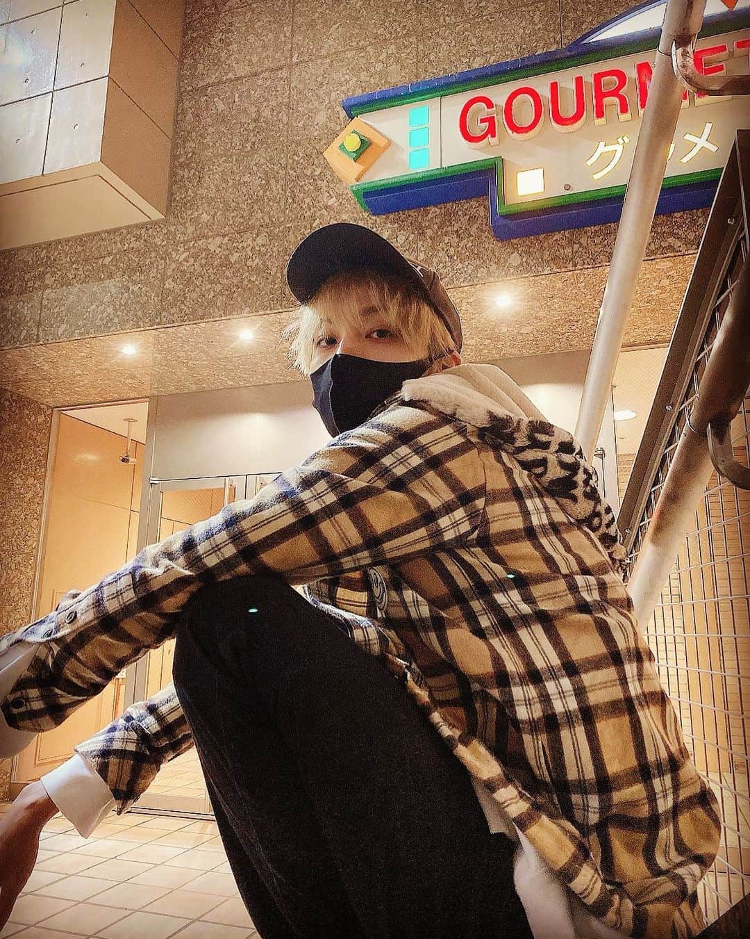 松本旭平のインスタグラム：「さむくね？  #japan #actor #model #メンズアイドル #fashion #instagood」