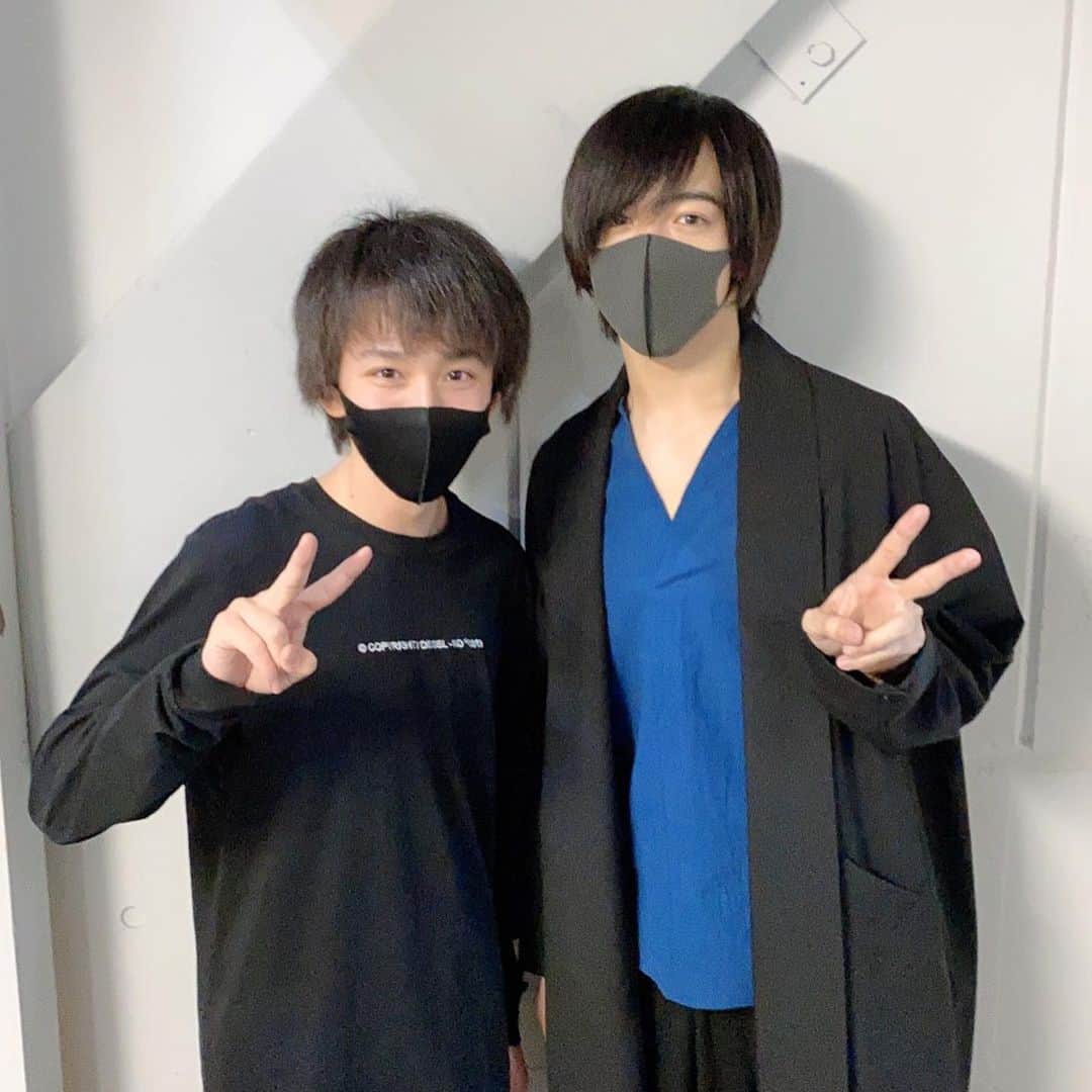 上遠野太洸さんのインスタグラム写真 - (上遠野太洸Instagram)「昨日撮った写真っ  #千田京平 くん（左） #奥井那我人 くん（右）  こんなに可愛い2人が出てる舞台 『SERVAMP-サーヴァンプ-』 ぜひ観に来て下さい☺︎  #SERVAMP #サーヴァンプ」11月24日 20時26分 - taikokatono
