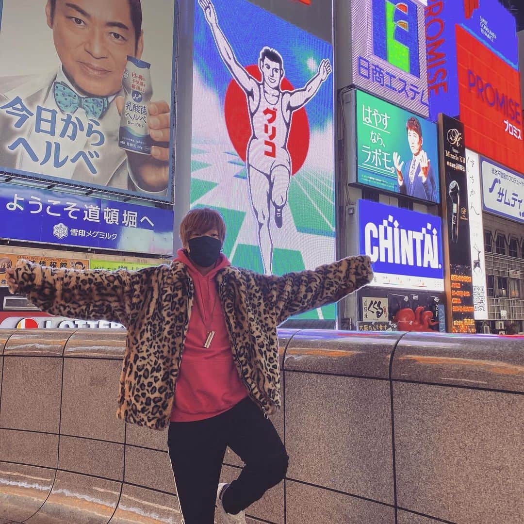 きんふんぱーりーのインスタグラム：「Osaka🐙🔥  #大阪 #osaka #道頓堀」