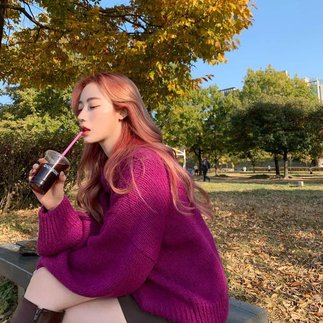 キム・チョンアさんのインスタグラム写真 - (キム・チョンアInstagram)「날씨 좋았던날 🍁 요즘 왤케 추워졌지 ㅠㅠ 추워지니까 점점 이불밖에 나가기가 싫어지구... 운동도 안하구... 살찌는거 같은데 그래두 #복부캣 열시미 맞구있어서  그런지 배는 양호한듯 ⭐️ #손유나클리닉 #닥터손유나」11月24日 20時44分 - 94_j.a