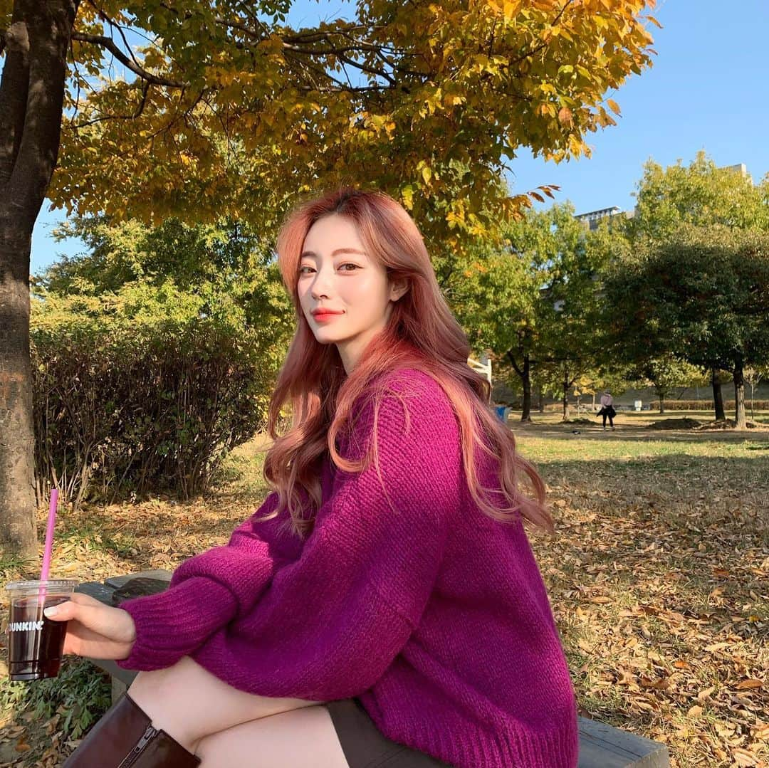 キム・チョンアさんのインスタグラム写真 - (キム・チョンアInstagram)「날씨 좋았던날 🍁 요즘 왤케 추워졌지 ㅠㅠ 추워지니까 점점 이불밖에 나가기가 싫어지구... 운동도 안하구... 살찌는거 같은데 그래두 #복부캣 열시미 맞구있어서  그런지 배는 양호한듯 ⭐️ #손유나클리닉 #닥터손유나」11月24日 20時44分 - 94_j.a