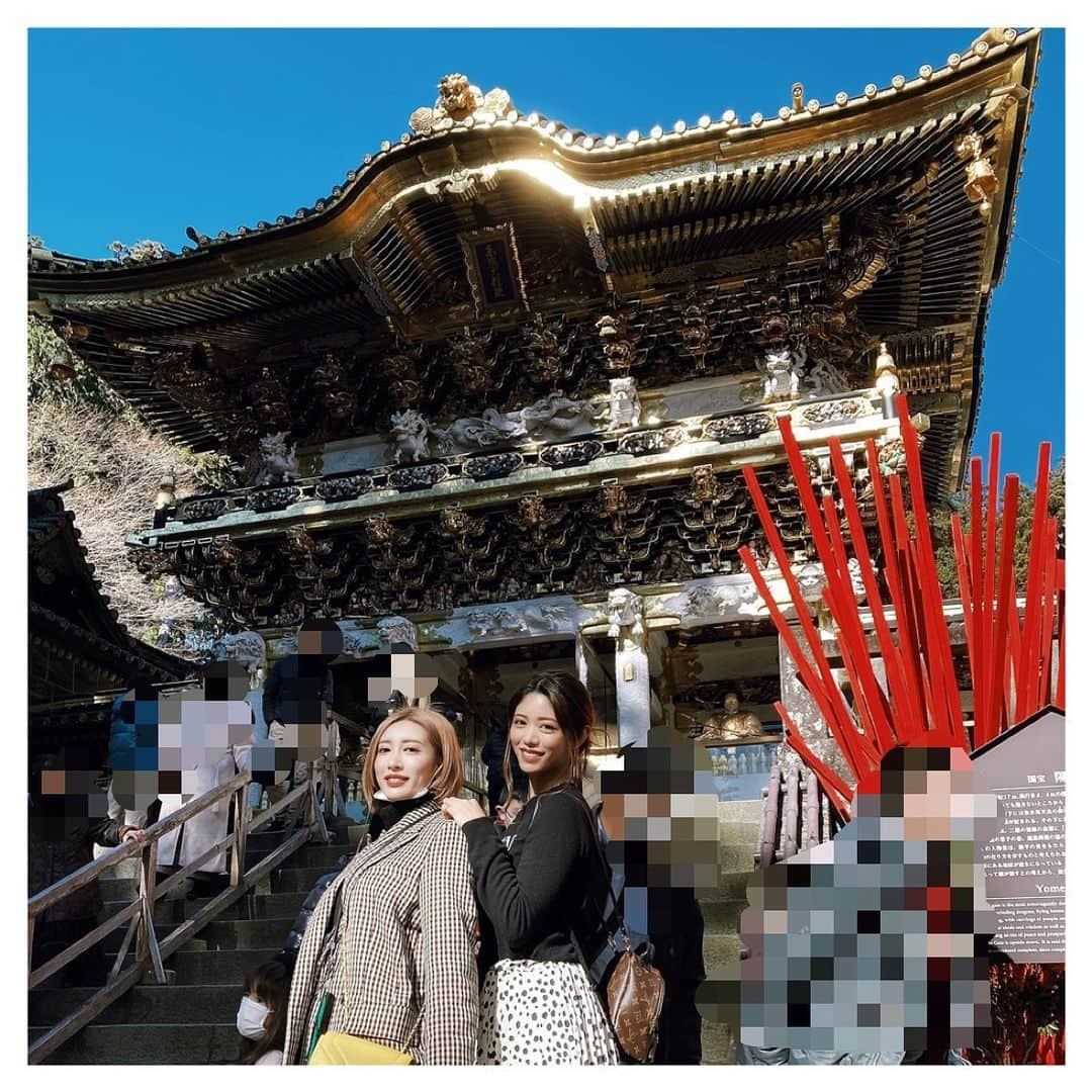 ARIKAのインスタグラム：「日光東照宮⛩ . 初めて日光東照宮へ行って来ました✨ 気がいい神社やお寺が大好きな私からすると 本当に最高でした🥺❣️ 改装工事が終わって綺麗になってたみたい💛Lucky！ 沢山お祈りしてきたよ🙏🏻♥️ 三連休最終日、充実してました🍀 @ranran329 ありがとう💓 . #日光東照宮 #神社 #国宝 #重要文化財 #紅葉 #徳川家康 #徳川家康の墓 #徳川家 #日本 #歴史 #素敵 #日光紅葉 #workout #makeup #hair #me #girl #swag #l4l #love #selfie #bestoftheday #followme #dog #lovedogs #お洒落さんと繋がりたい #fff #fitness #gym #連休」