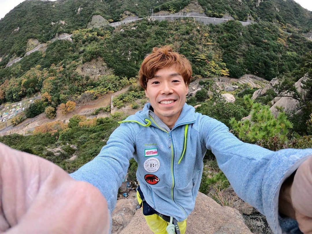 伊東秀和さんのインスタグラム写真 - (伊東秀和Instagram)「瀬戸内JAM🌈Day2 小豆島✨  朝1番からパラパラと岩が欠ける渋いスラブの11bから始まり💥その後も長くて楽しい課題を多めにみんなで楽しんでもらいました🌟 ご飯の後の温泉も最高♨️ @raffinee_orientalbio @cowsoapcp @mammut_japan @camp1889 #小豆島 #吉田の岩場 #クライミング #climbing #goprohero7 #久しぶりのgopro #瀬戸内 #瀬戸内jam2020 #オリーブ温泉」11月24日 21時05分 - hide9a2019